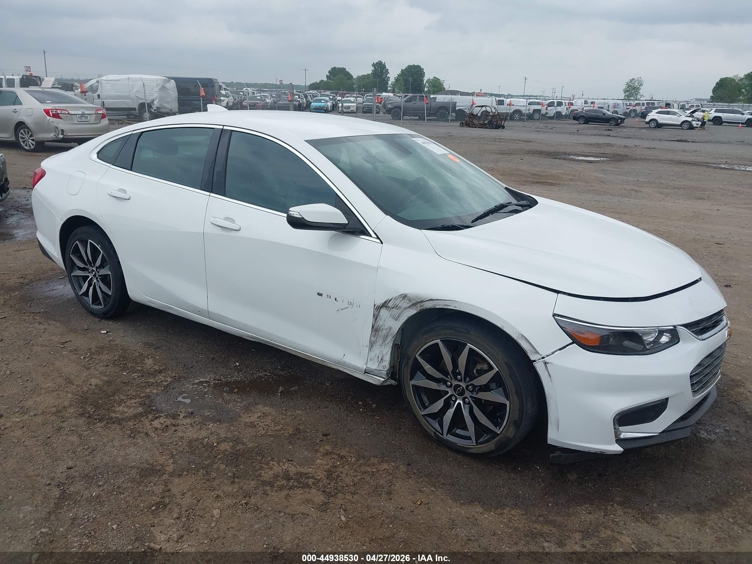 2018 Chevrolet Malibu LT, VIN 1G1ZD5ST8JF277177 — Front end