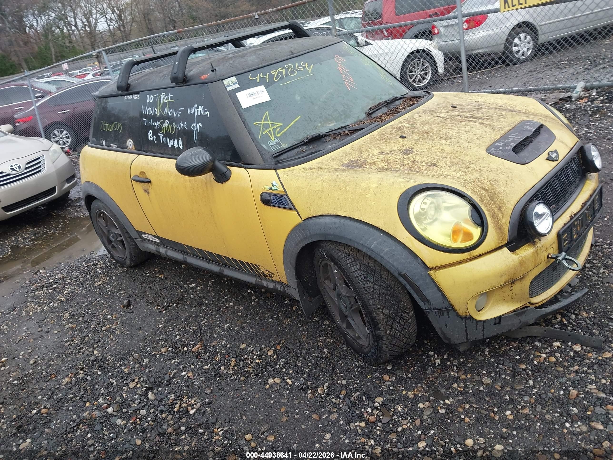 2008 MINI Hardtop S, VIN WMWMF735X8TT92315 — Перед