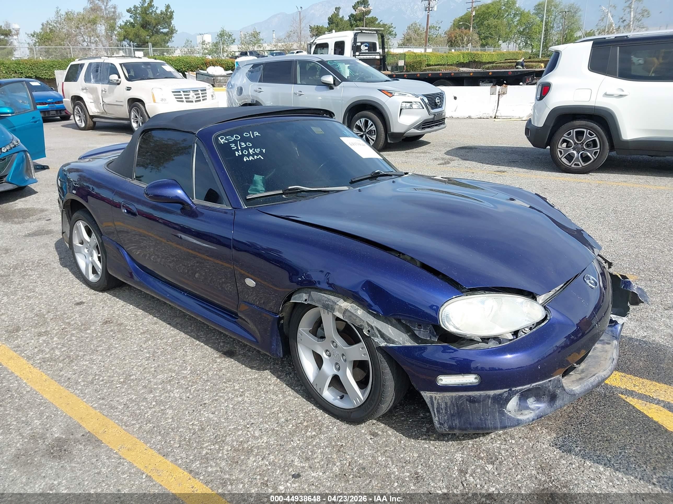 2003 Mazda MX-5 Miata Cloth, VIN JM1NB353X30305255 — Front end