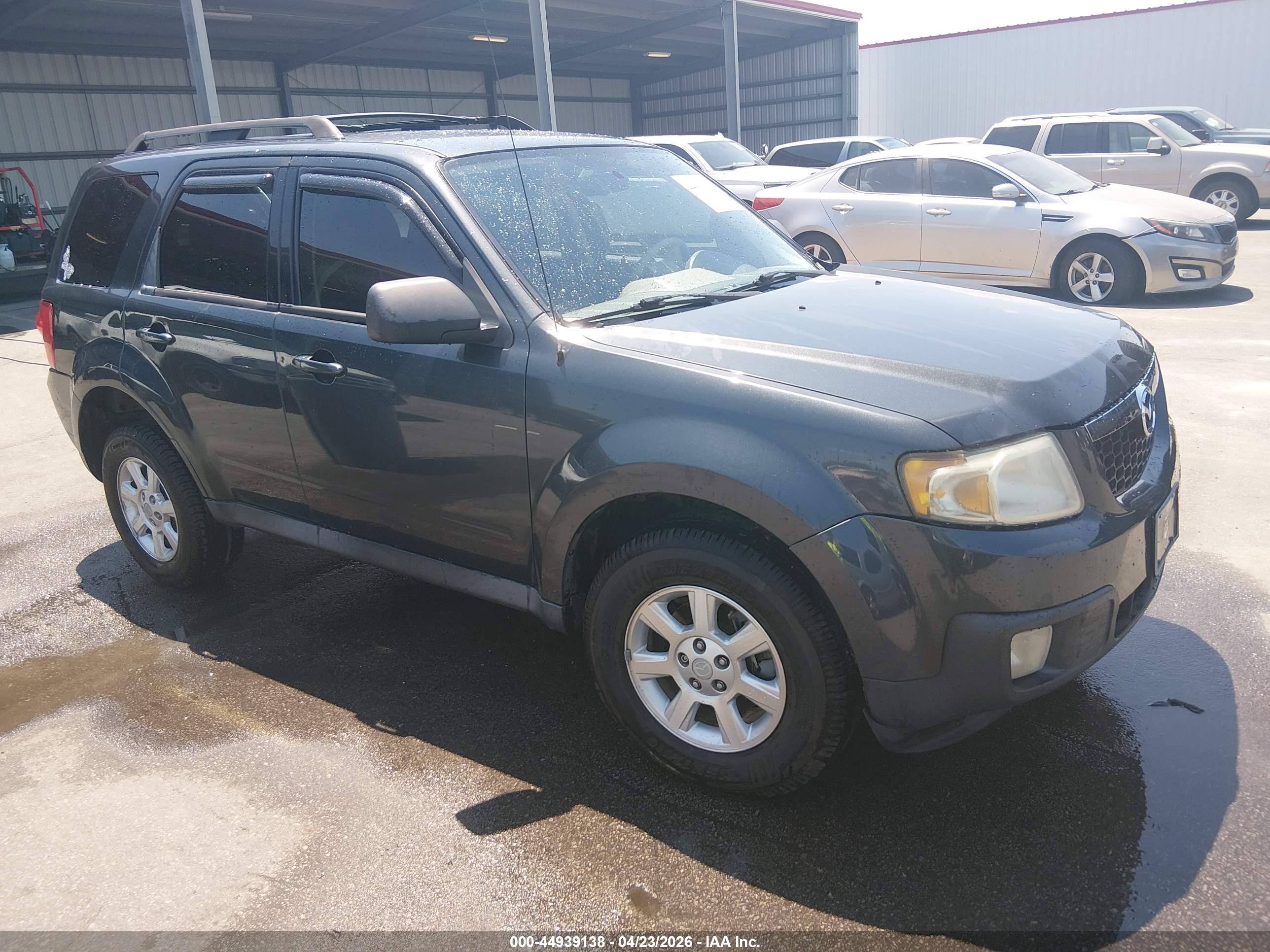 2010 Mazda Tribute Sport, VIN 4F2CY0C76AKM09995 — Перед