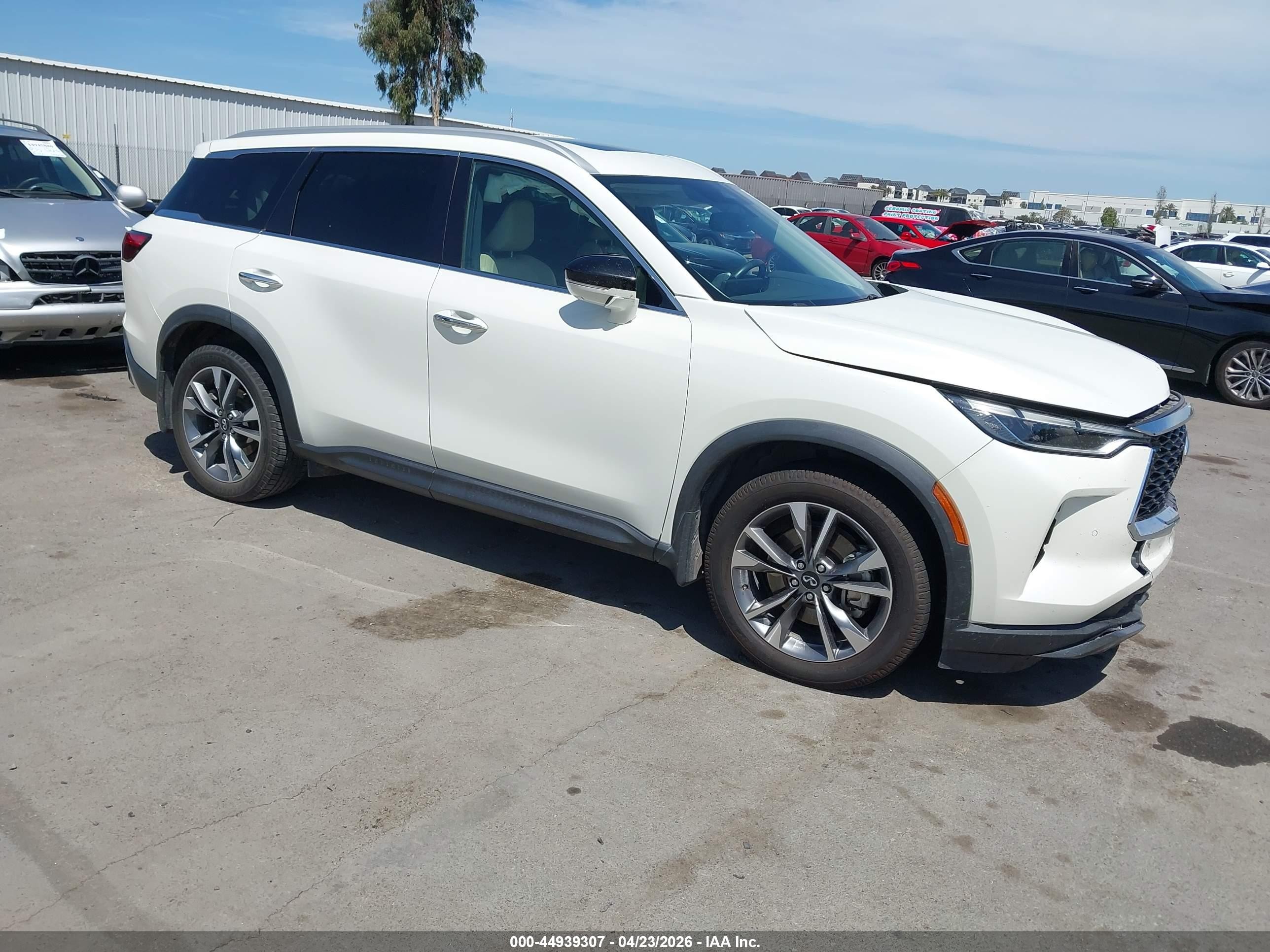 2022 Infiniti QX60 Luxe, VIN 5N1DL1FR4NC330357 — Front end