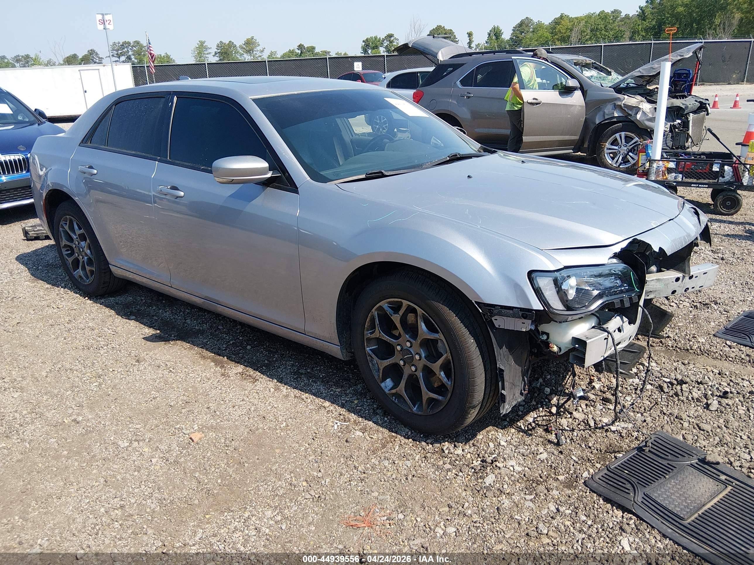 2015 Chrysler 300 S, VIN 2C3CCAGG8FH808943 — Front end