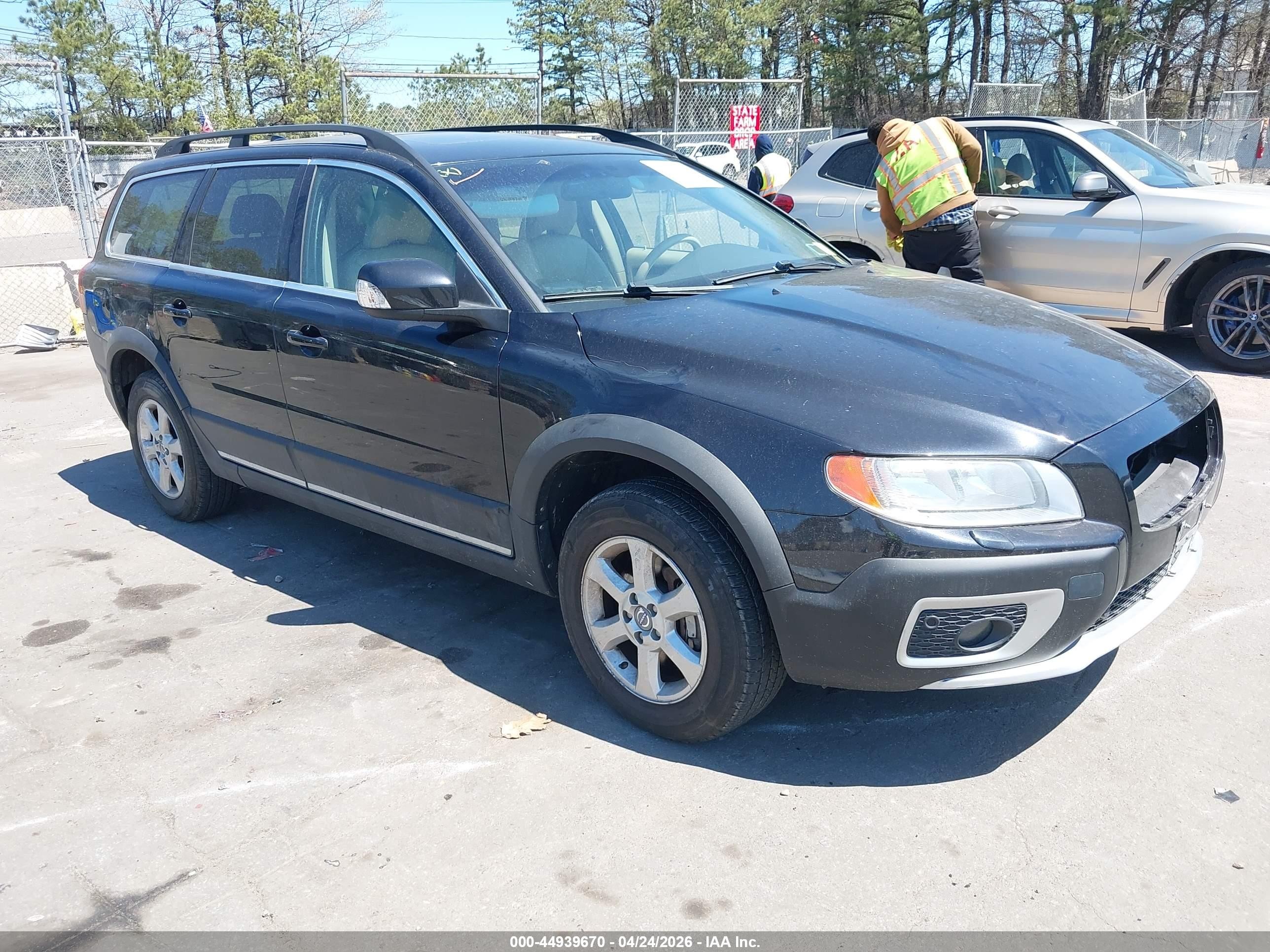 2011 Volvo XC70 3.2L, VIN YV4940BZ0B1099307 — Vandalism