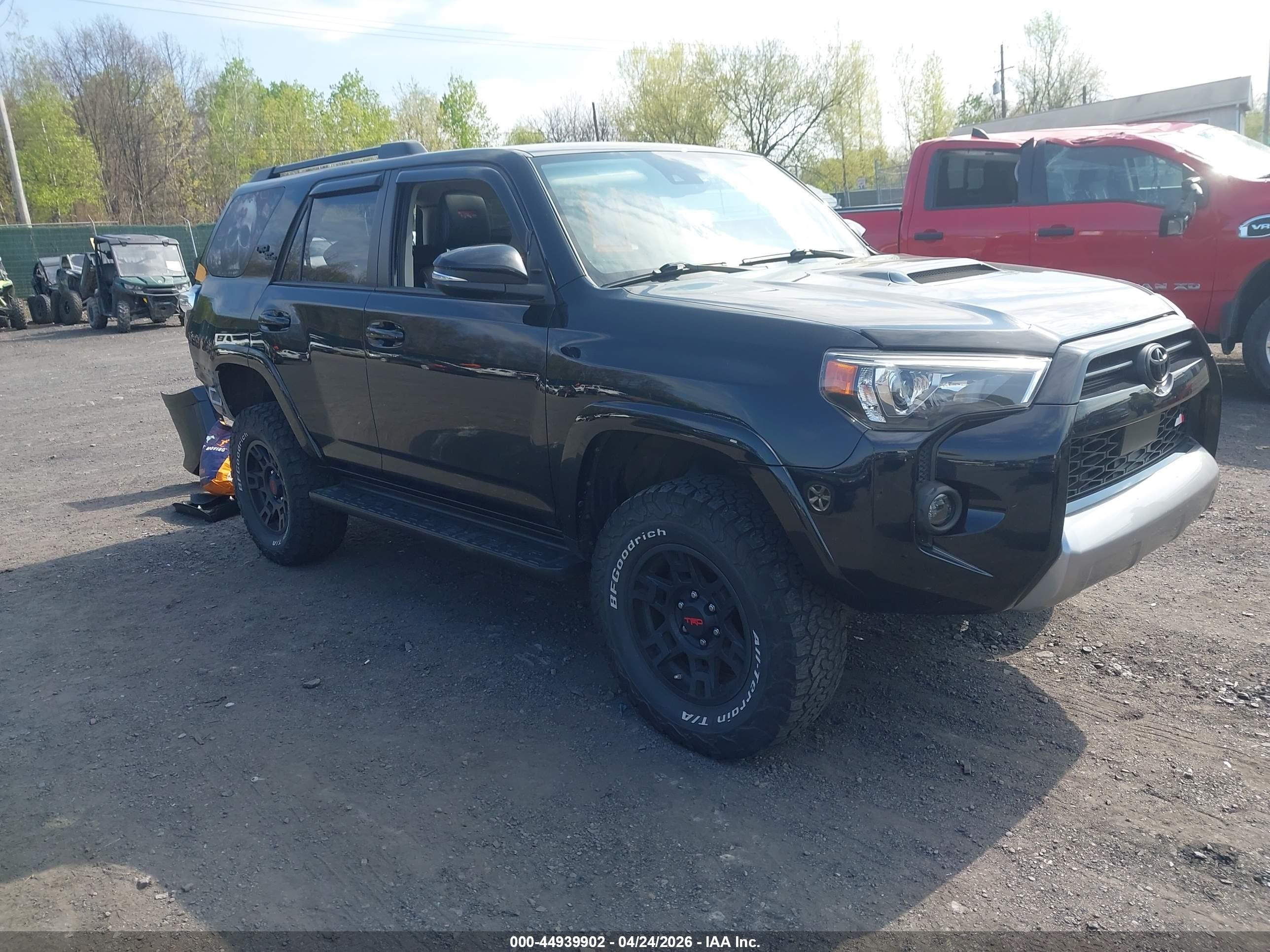 2021 Toyota 4Runner TRD Off Road Premium, VIN JTERU5JR2M5867376 — Rear end