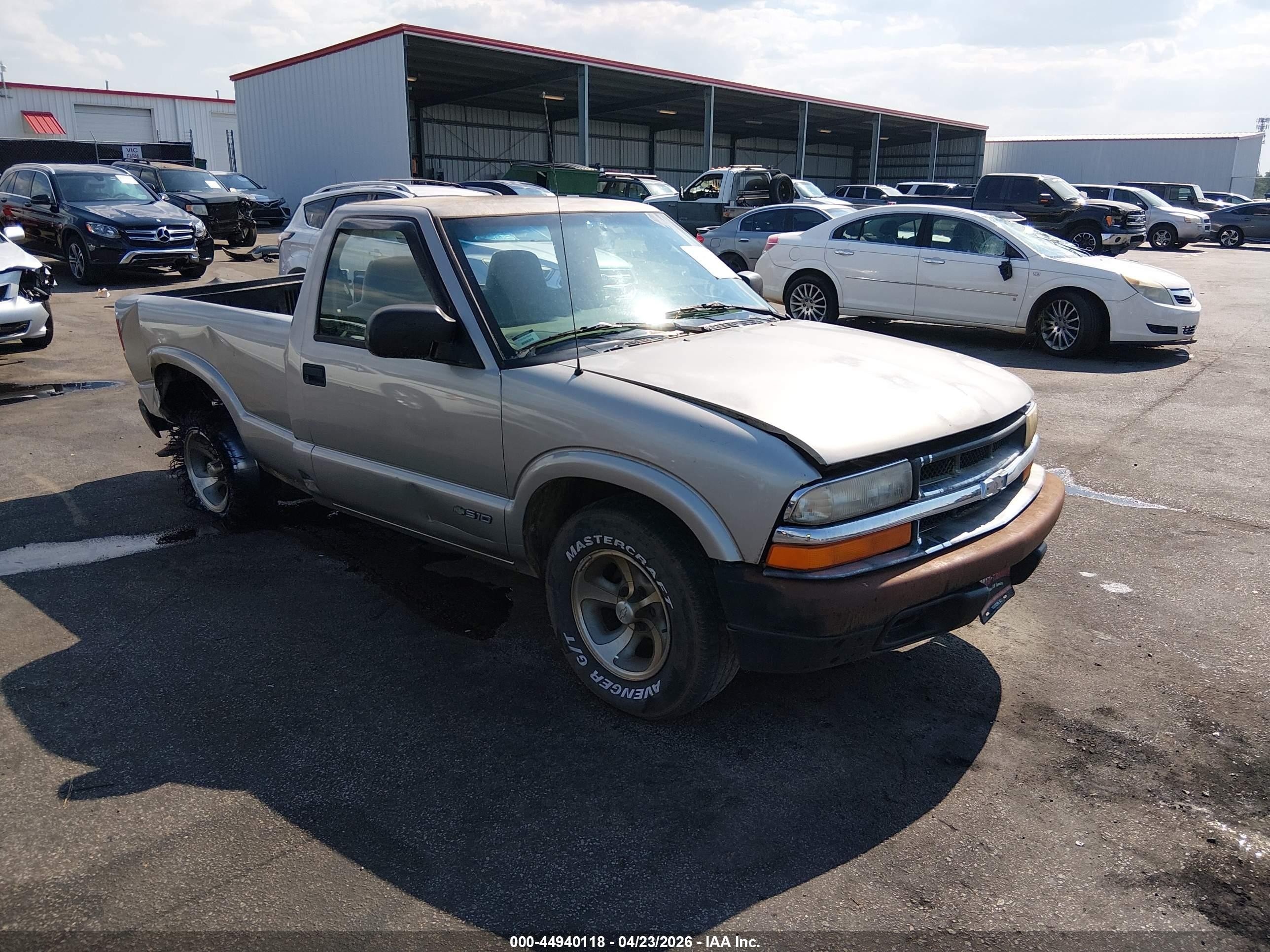 1998 Chevrolet S-10 LS, VIN 1GCCS14X6W8244265 — Rear end