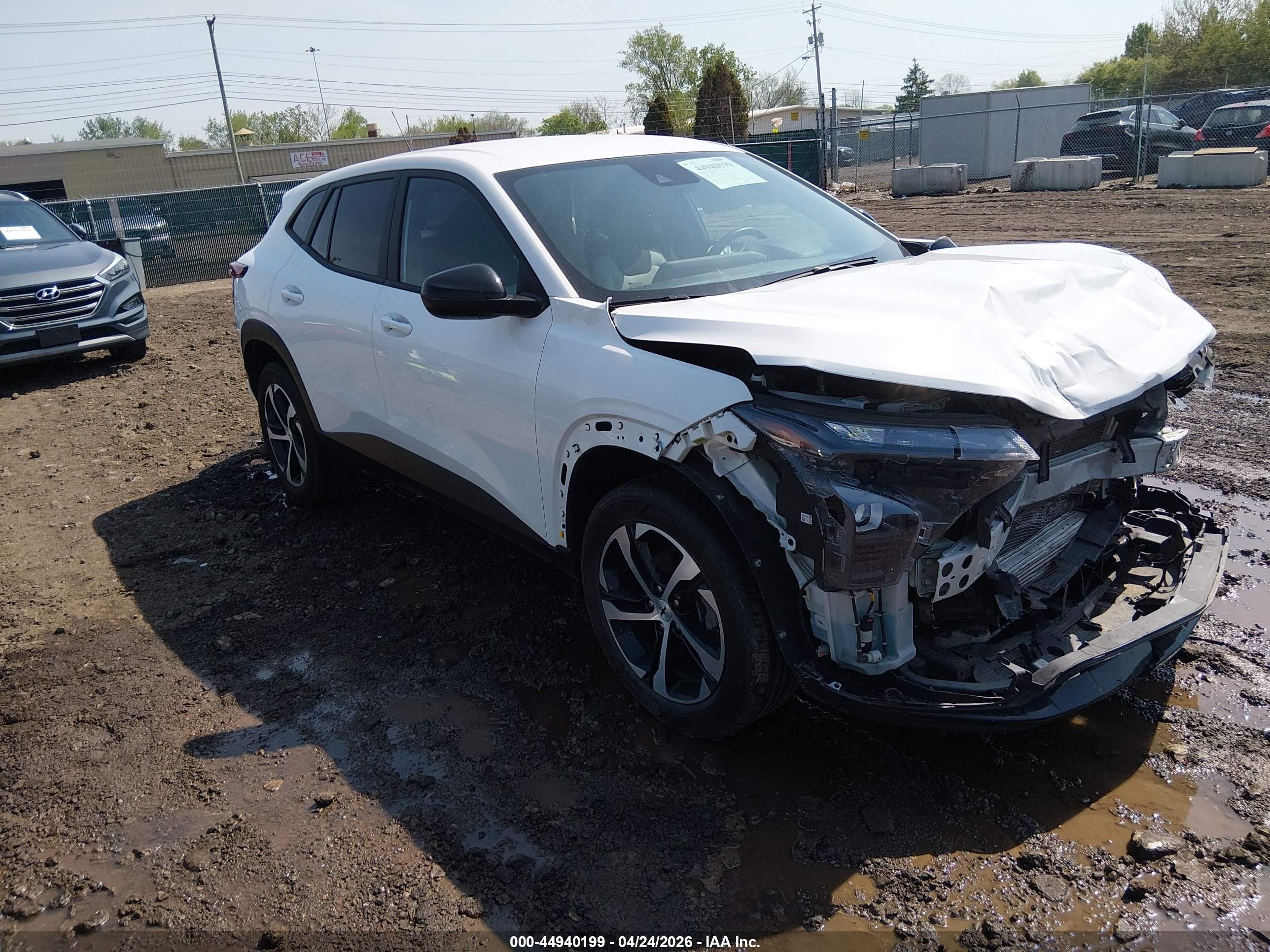 2024 Chevrolet Trax 1RS, VIN KL77LGE29RC053815 — Перед