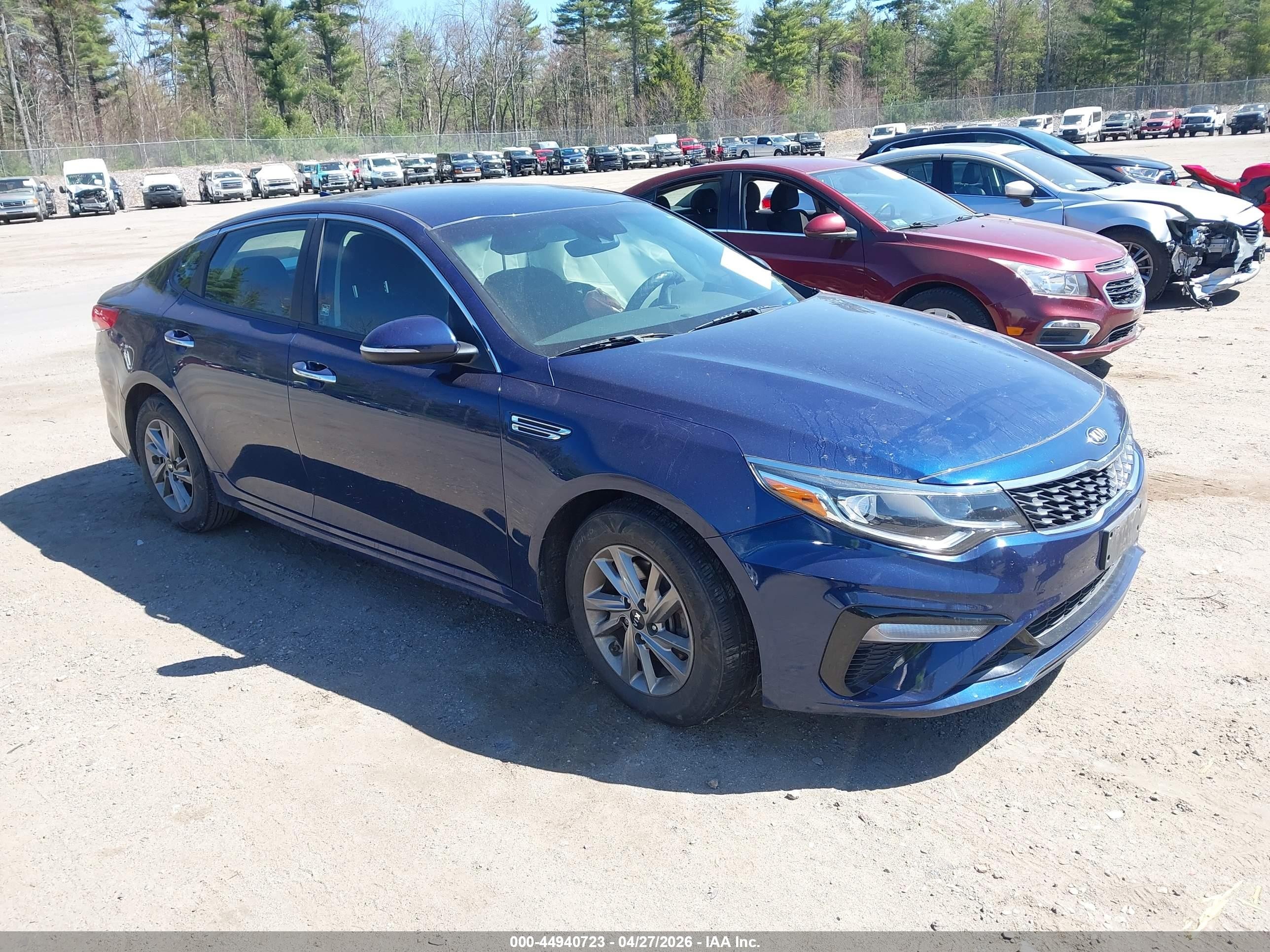 2019 Kia Optima LX, VIN 5XXGT4L3XKG365113 — Side