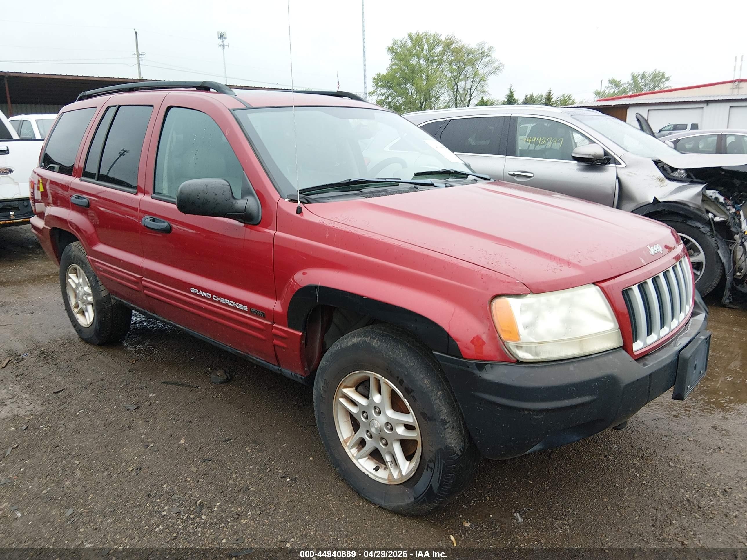 2004 Jeep Grand Cherokee Laredo, VIN 1J4GW48S44C390562 — Normal wear