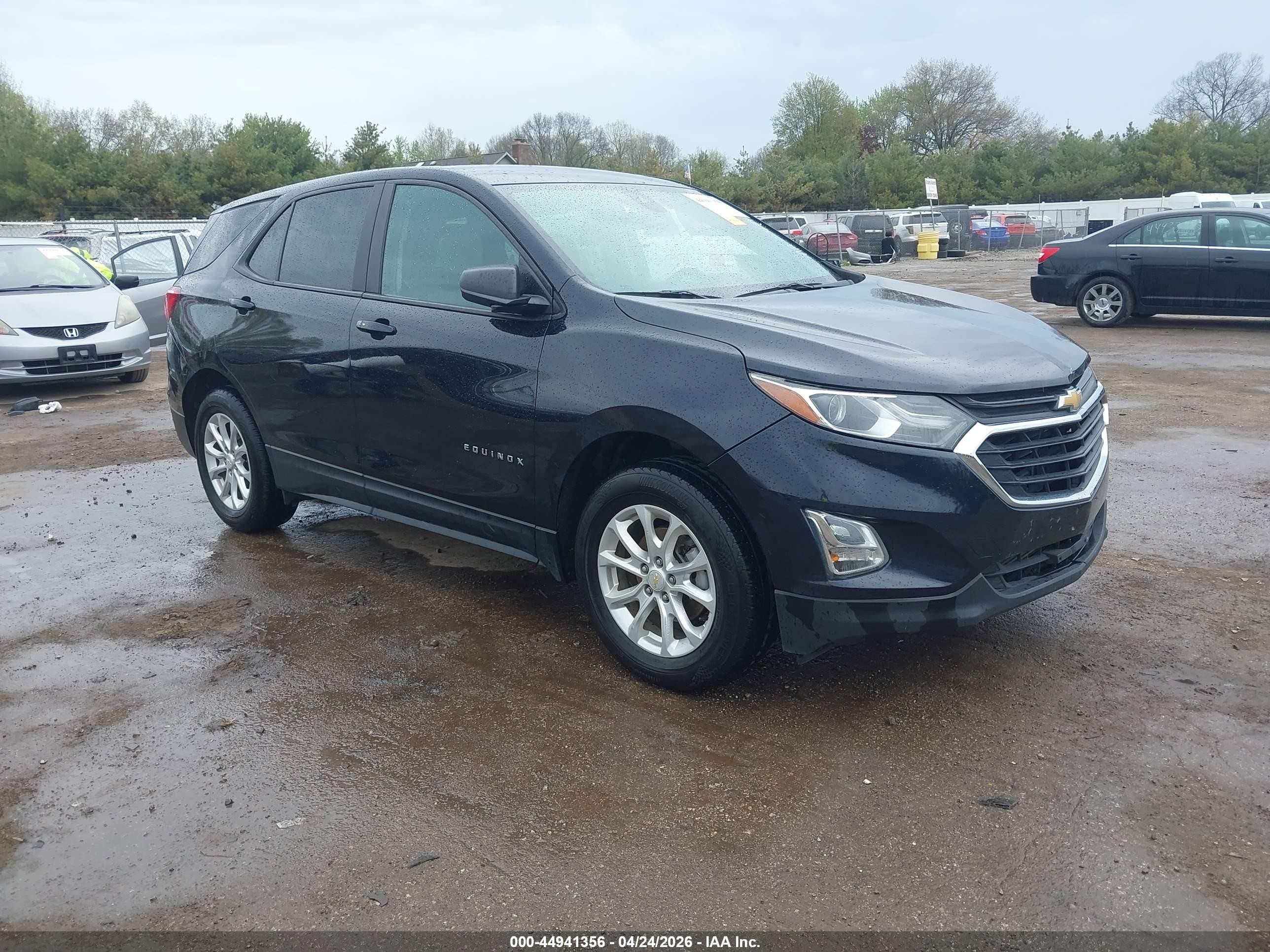 2020 Chevrolet Equinox LS, VIN 2GNAXSEV4L6241241 — Rear end