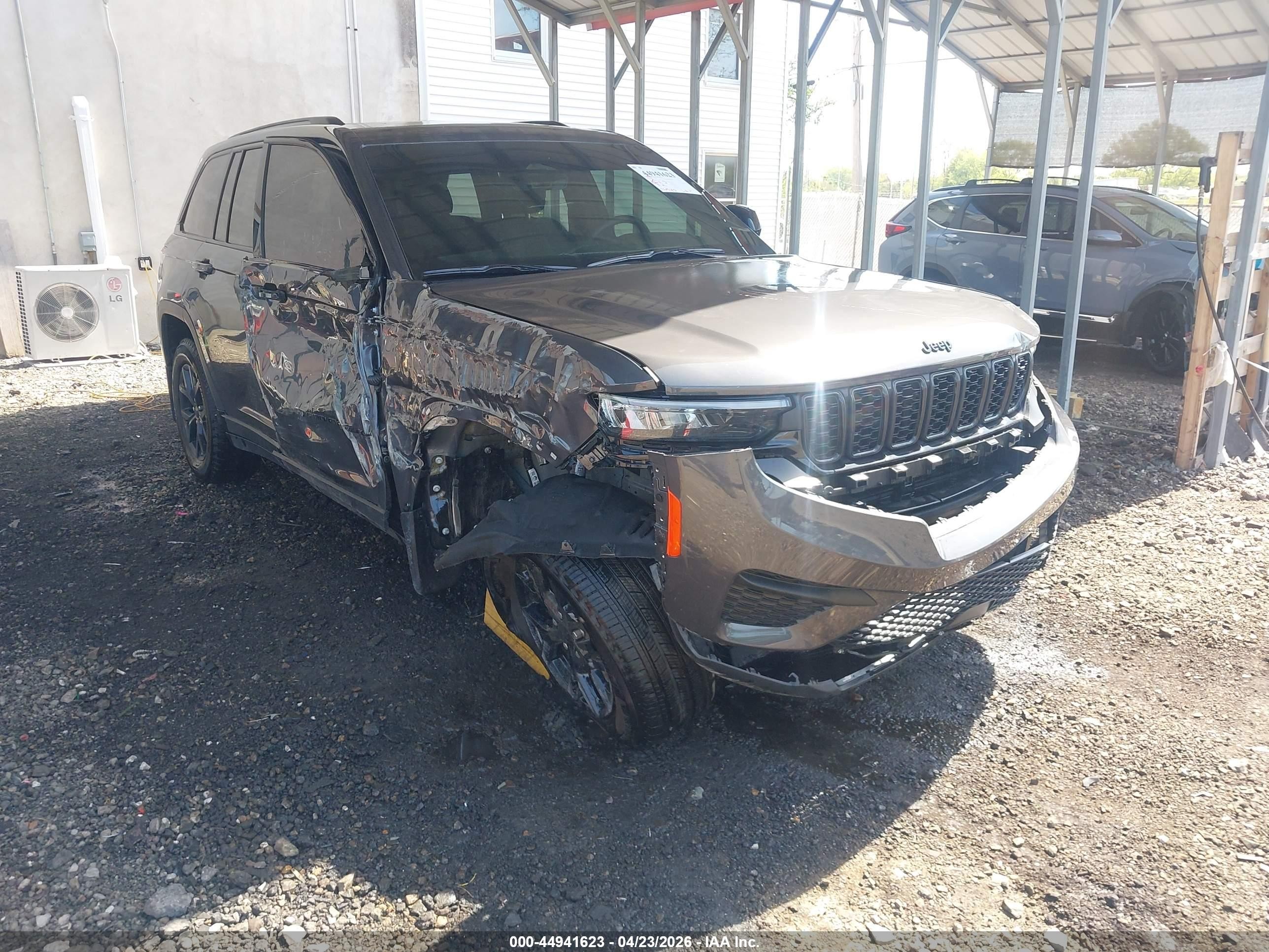 2025 Jeep Grand Cherokee Altitude X, VIN 1C4RJHAG5SC342348 — Front end