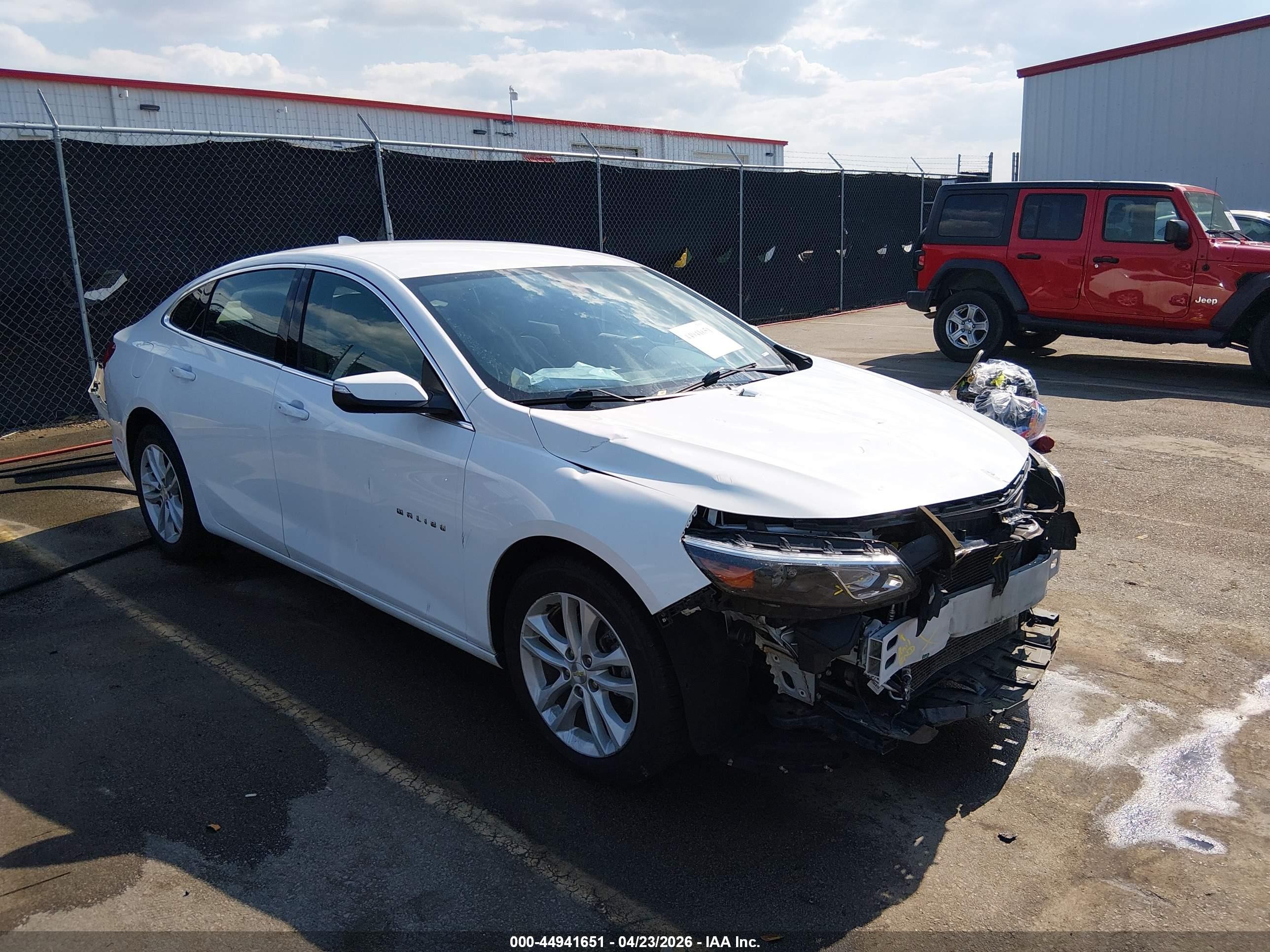 2018 Chevrolet Malibu LT, VIN 1G1ZD5ST6JF121610 — Front end