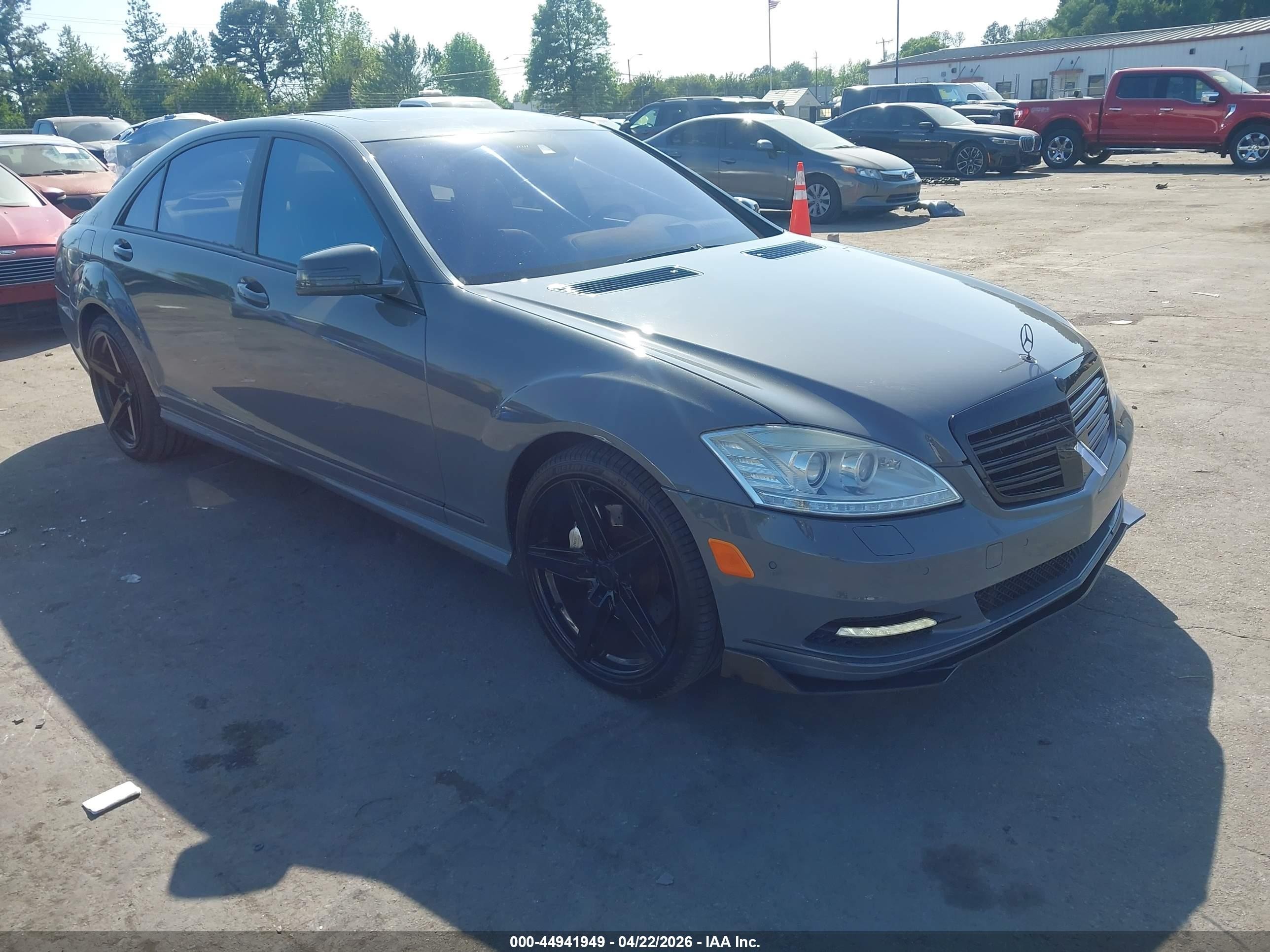 2010 Mercedes-Benz S 550, VIN WDDNG7BB2AA288503 — Not stated