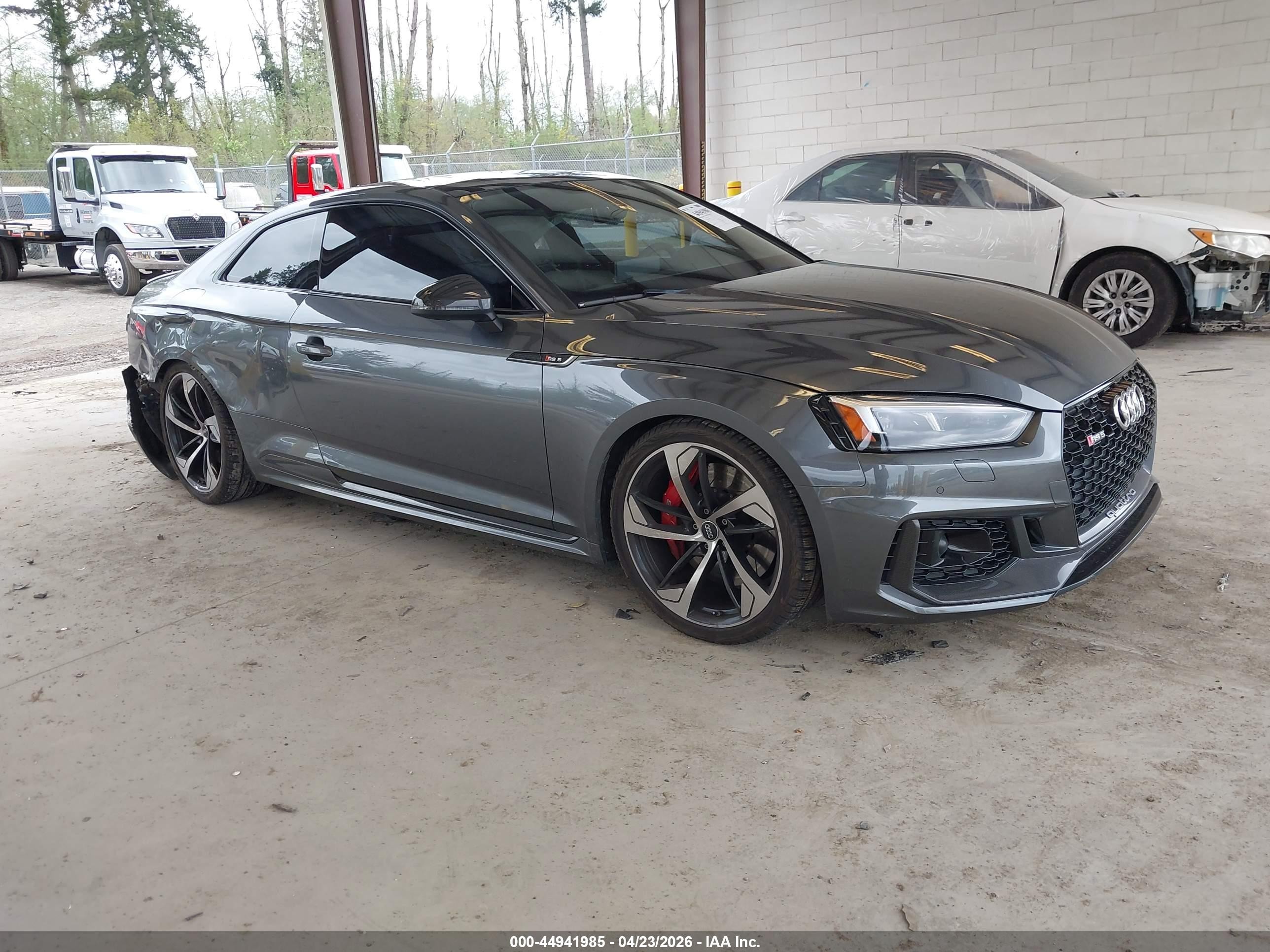 2018 Audi RS 5, VIN WUARWAF59JA903924 — Зад