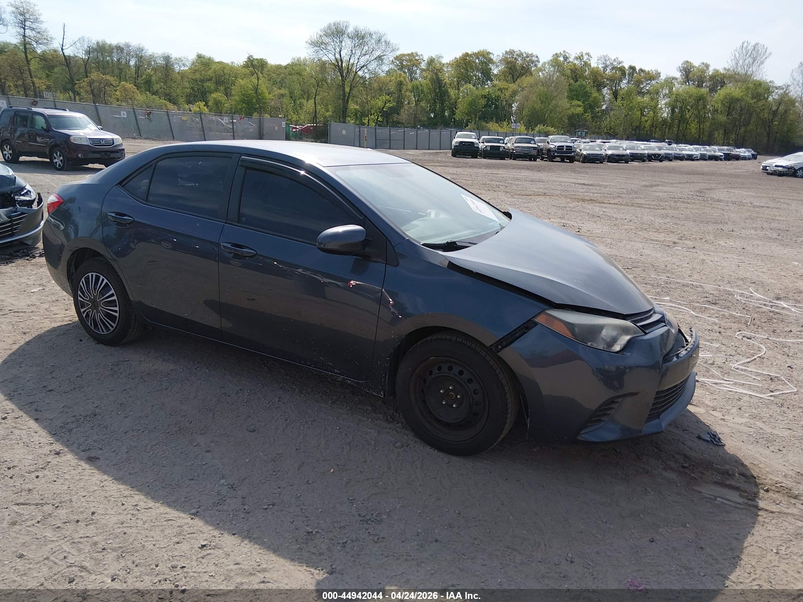 2016 Toyota Corolla LE, VIN 2T1BURHE4GC698890 — Front end