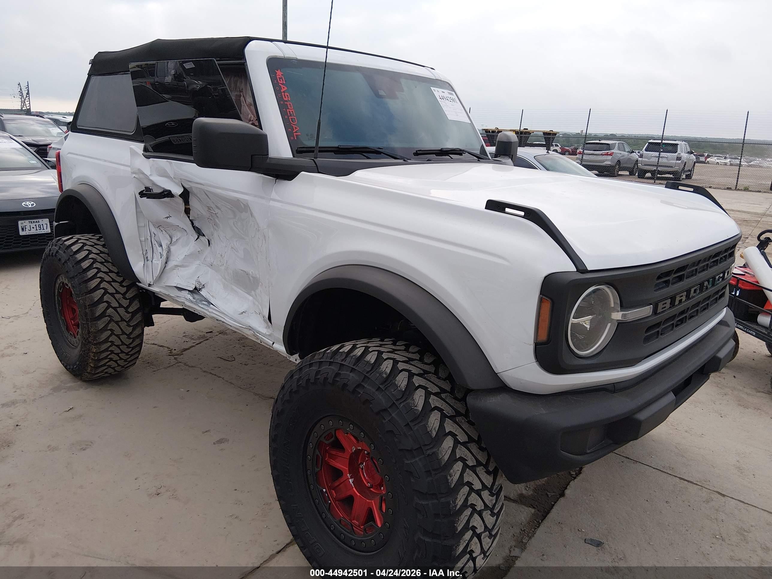 2022 Ford Bronco Black Diamond, VIN 1FMDE5AP9NLB06203 — Side