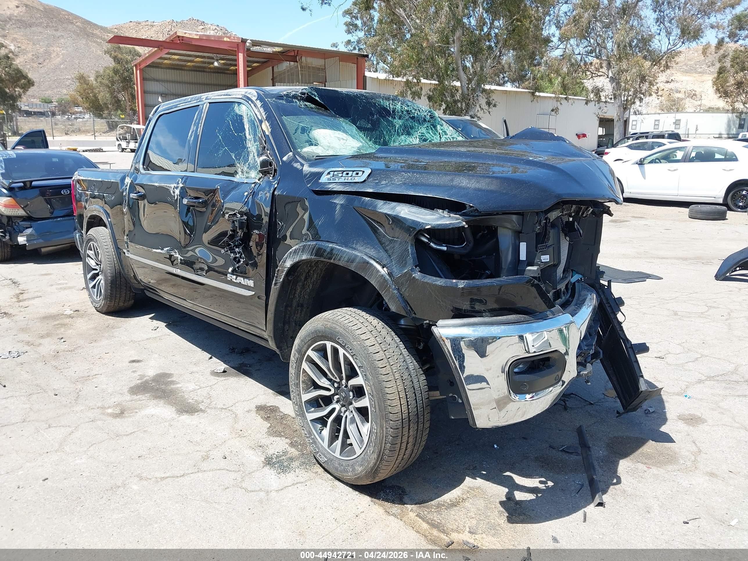 2025 Ram 1500 Limited, VIN 1C6SRFHP9SN621088 — Перед