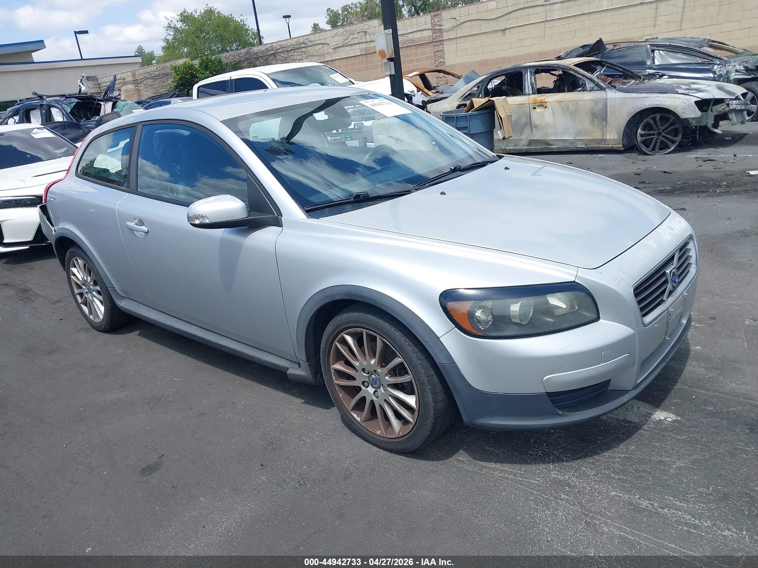2010 Volvo C30, VIN YV1672MK7A2174872 — Зад