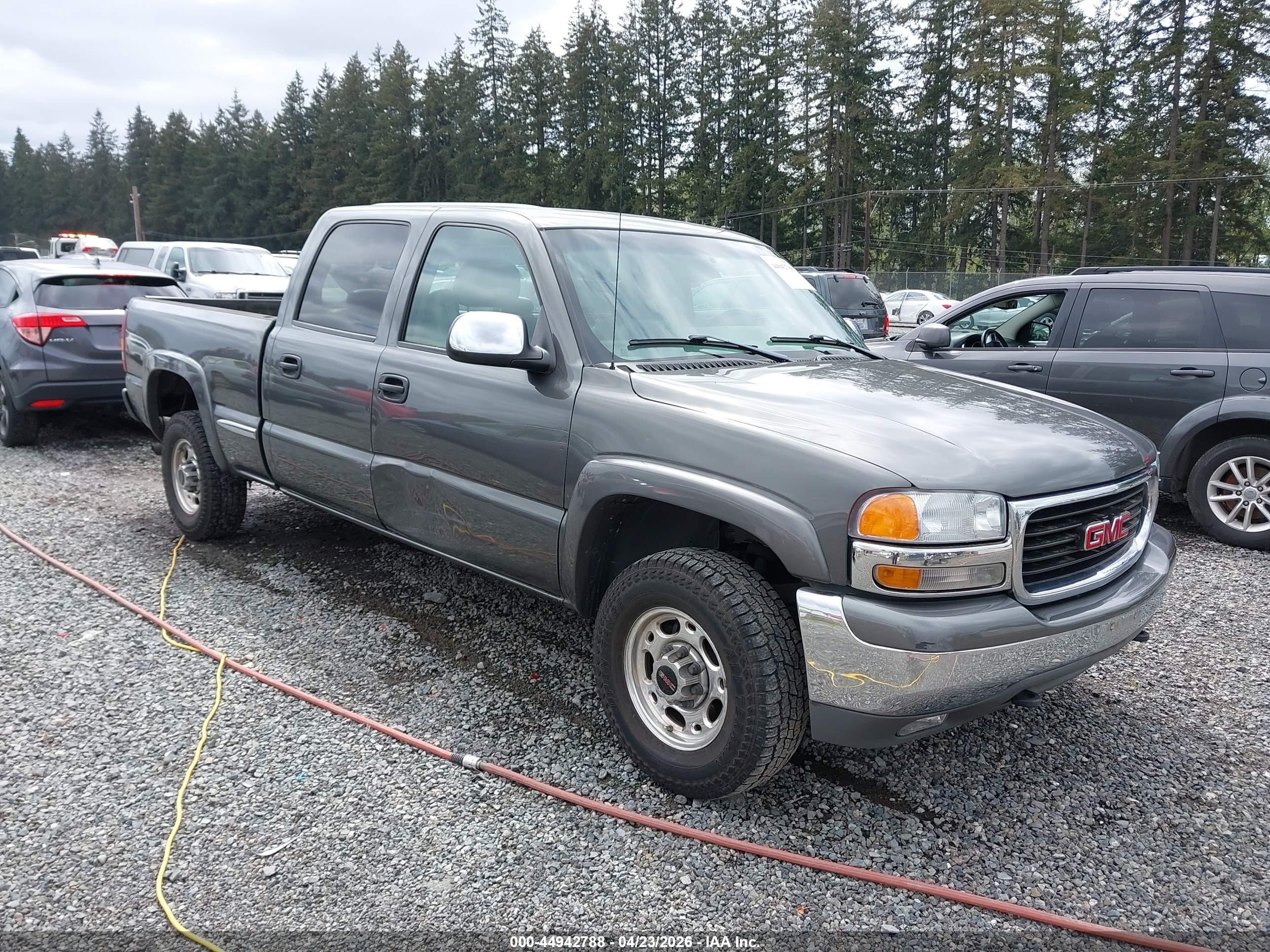 2001 GMC Sierra 1500HD SLE, VIN 1GTGC13U21F207661 — Side