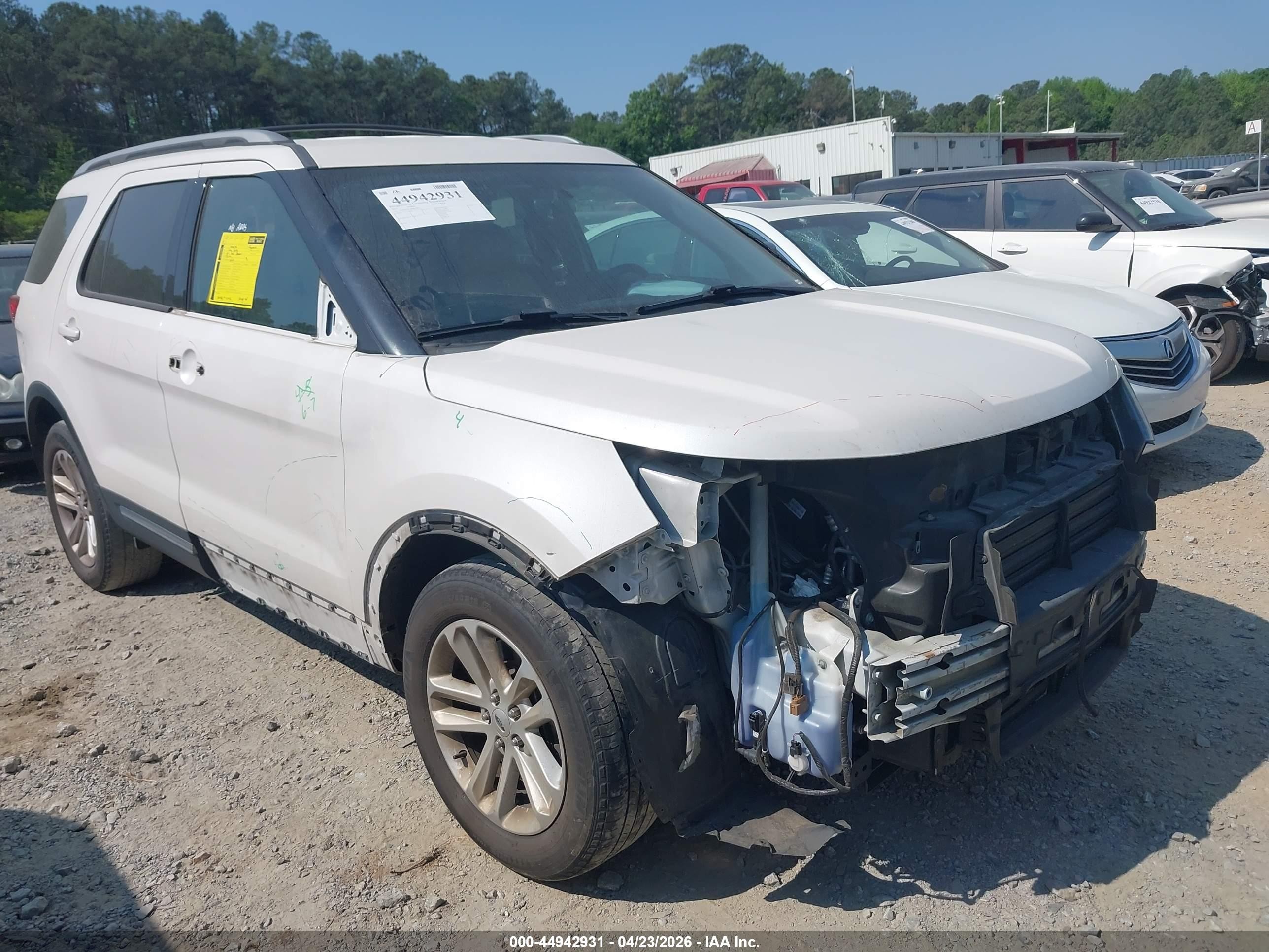 2017 Ford Explorer XLT, VIN 1FM5K7D81HGE07851 — Front end