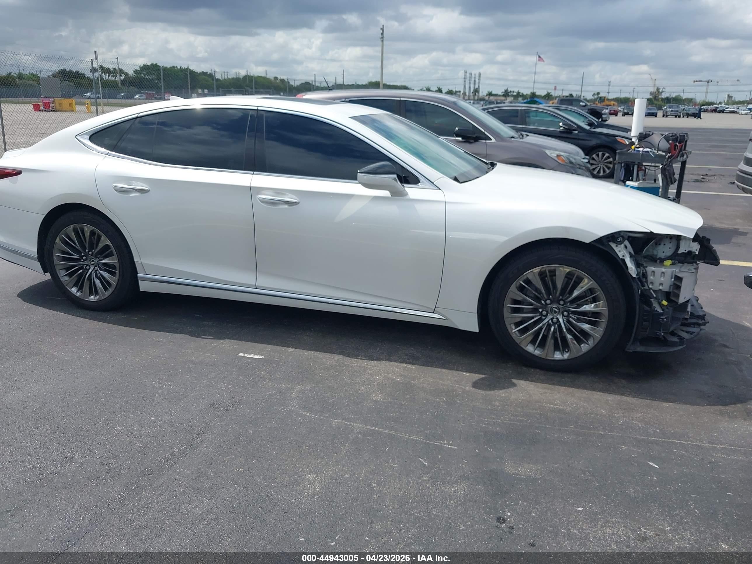 2020 Lexus LS 500, VIN JTHD51FF9L5012559 — Front end