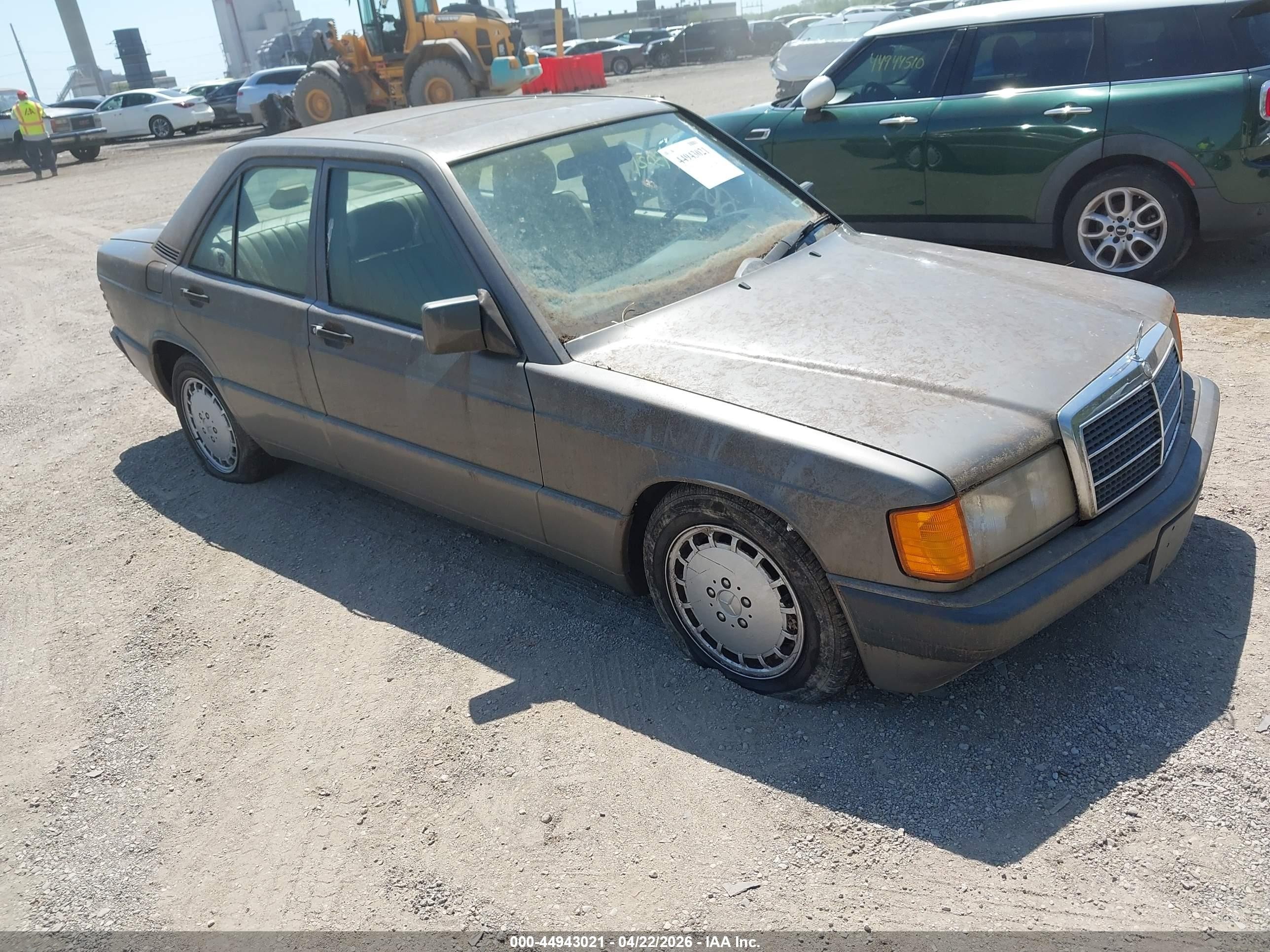 1992 Mercedes-Benz 190, VIN WDBDA29D7NF984881 — Normal wear