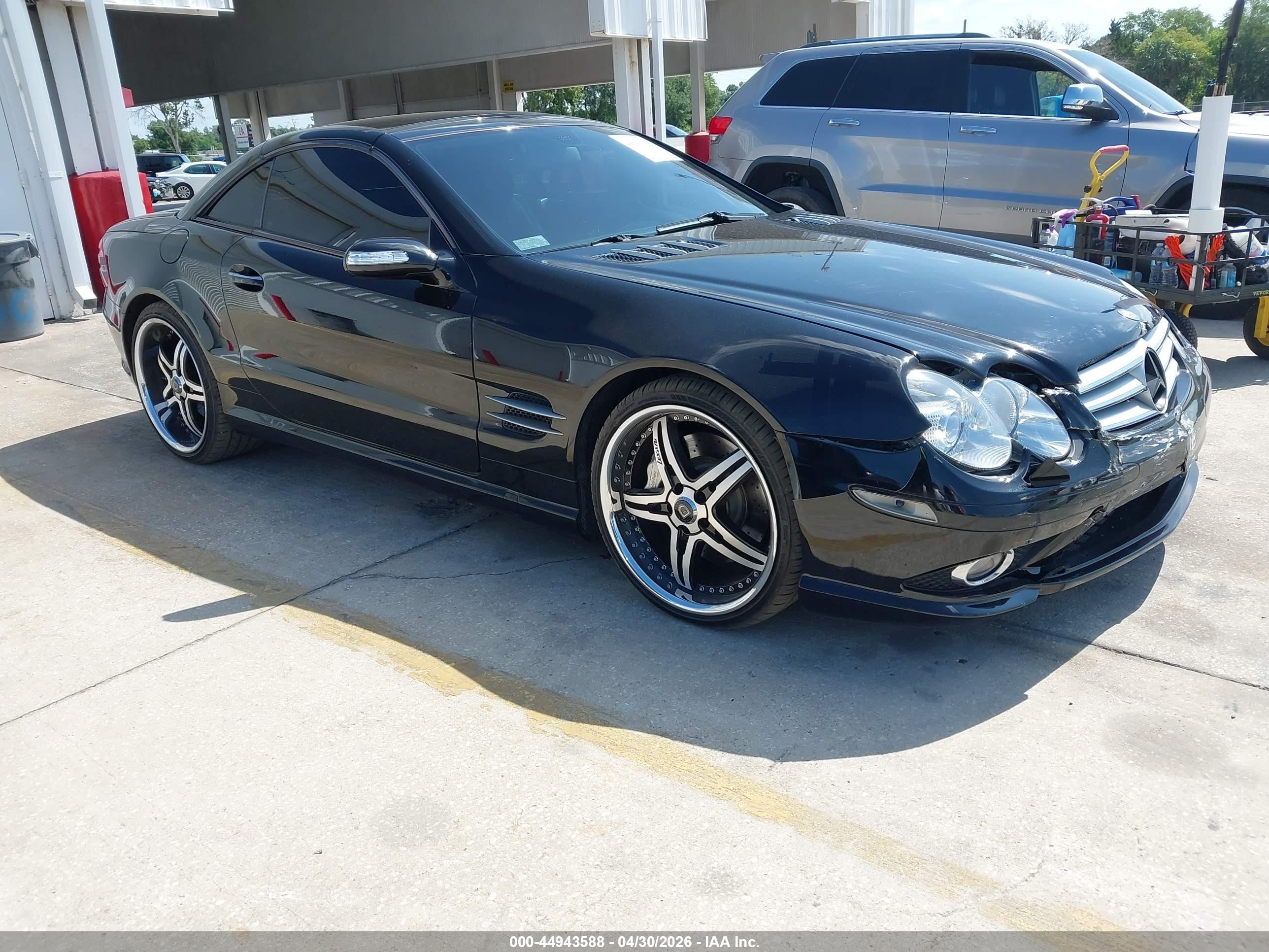 2008 Mercedes-Benz SL 550, VIN WDBSK71F08F141222 — Front end