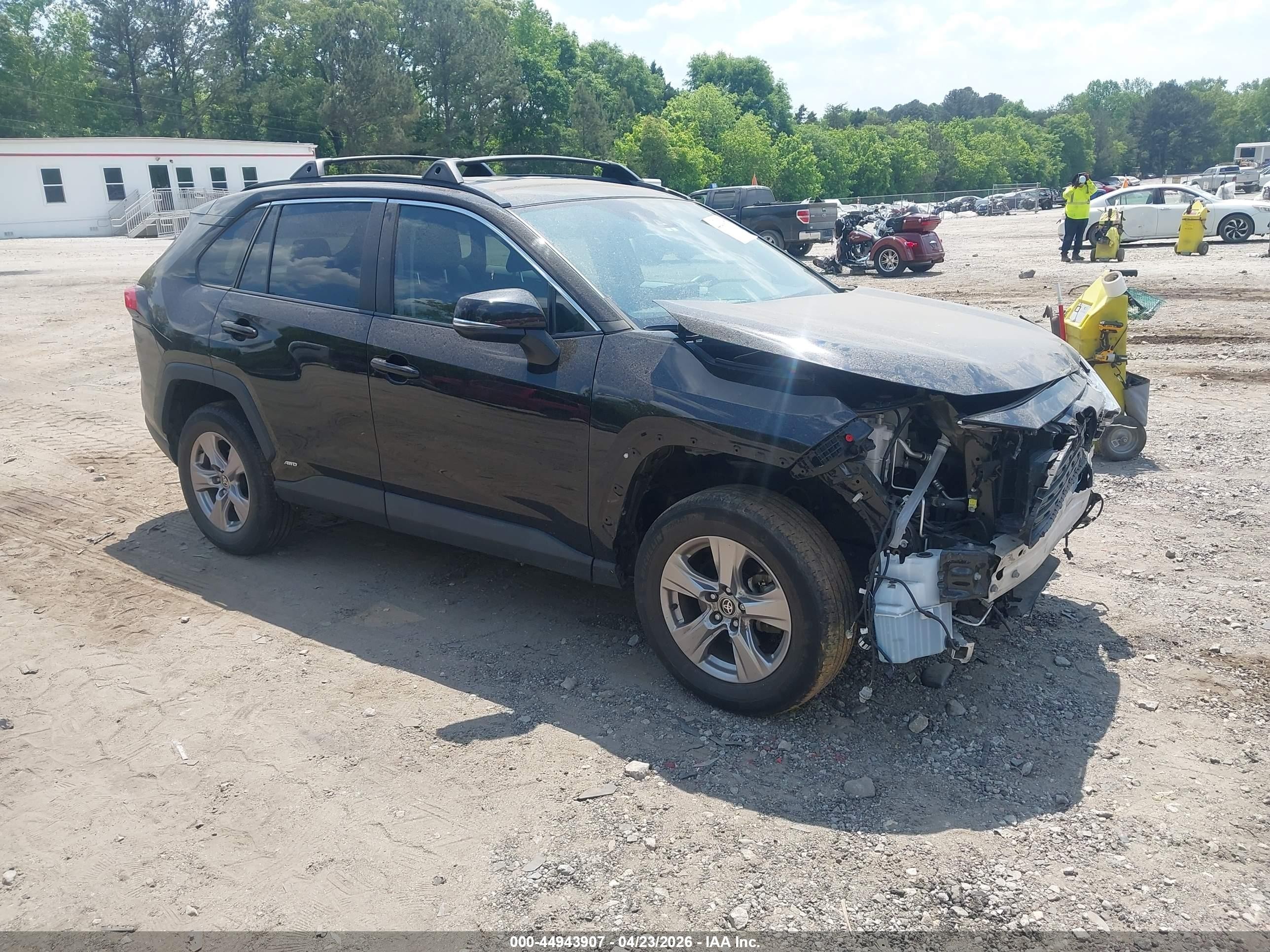2022 Toyota RAV4 Hybrid XLE, VIN 2T3RWRFV0NW133762 — Front end