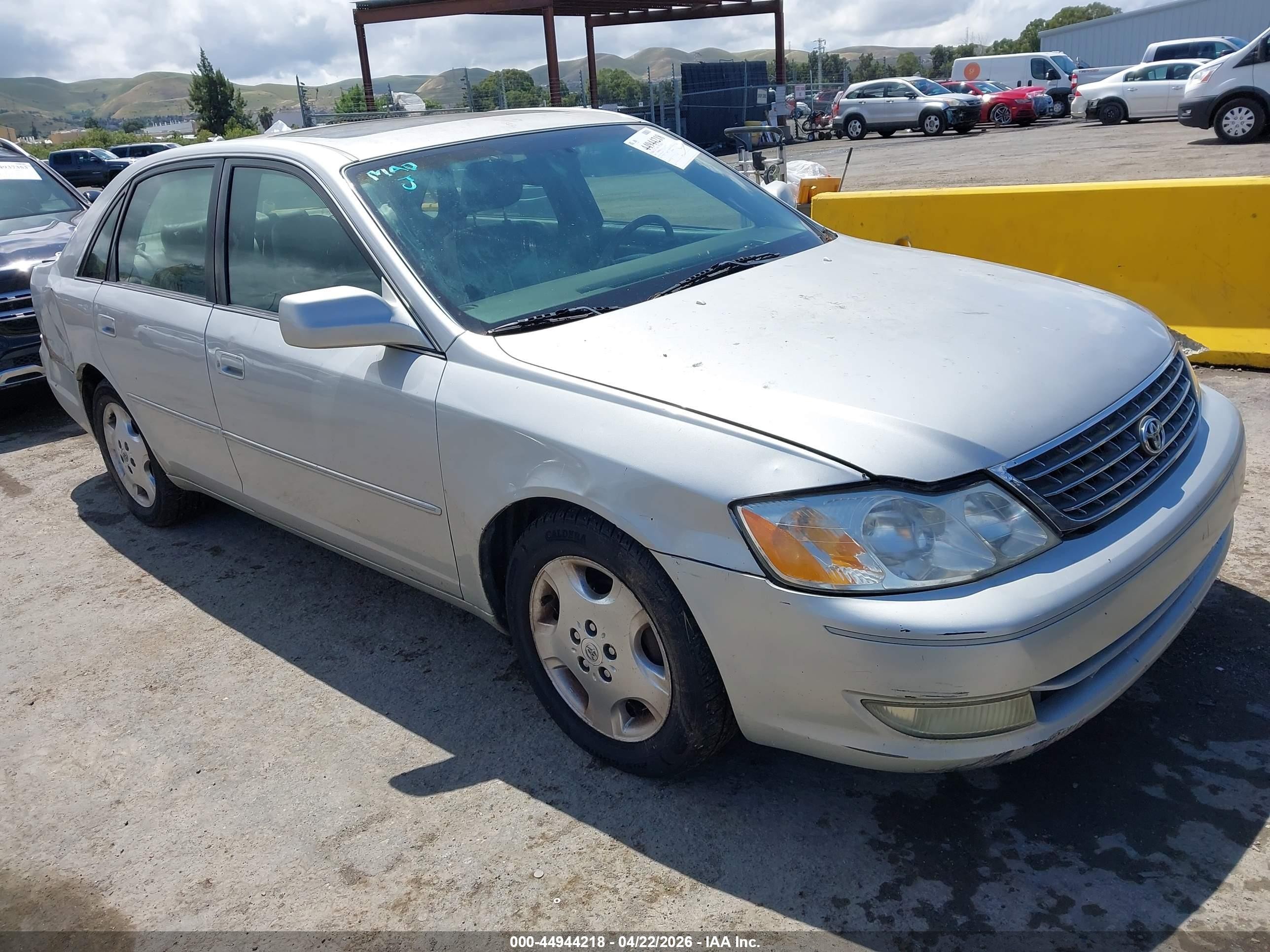 2004 Toyota Avalon XLS, VIN 4T1BF28BX4U370472 — Normal wear