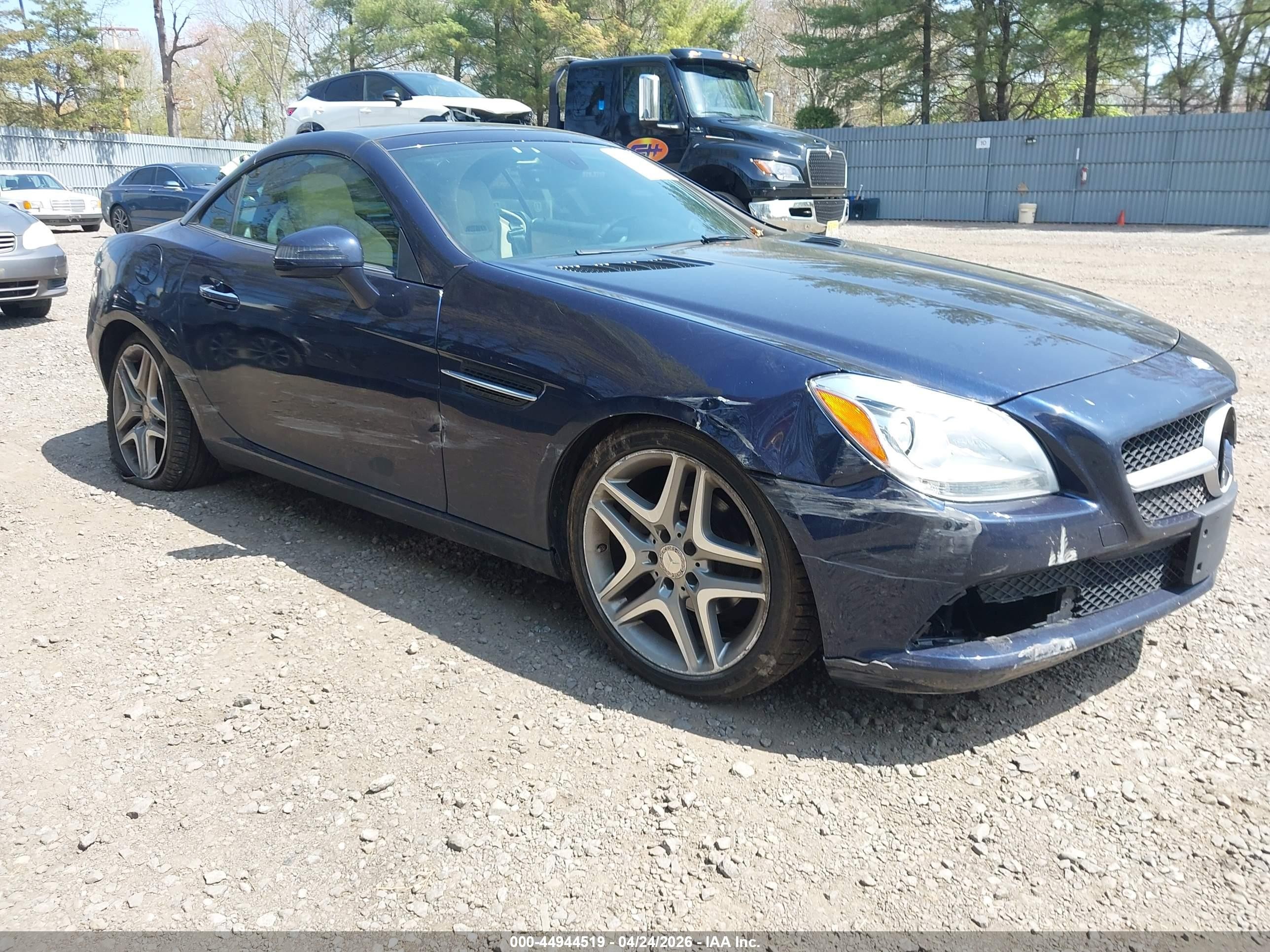2015 Mercedes-Benz SLK 250, VIN WDDPK4HA3FF102983 — Side