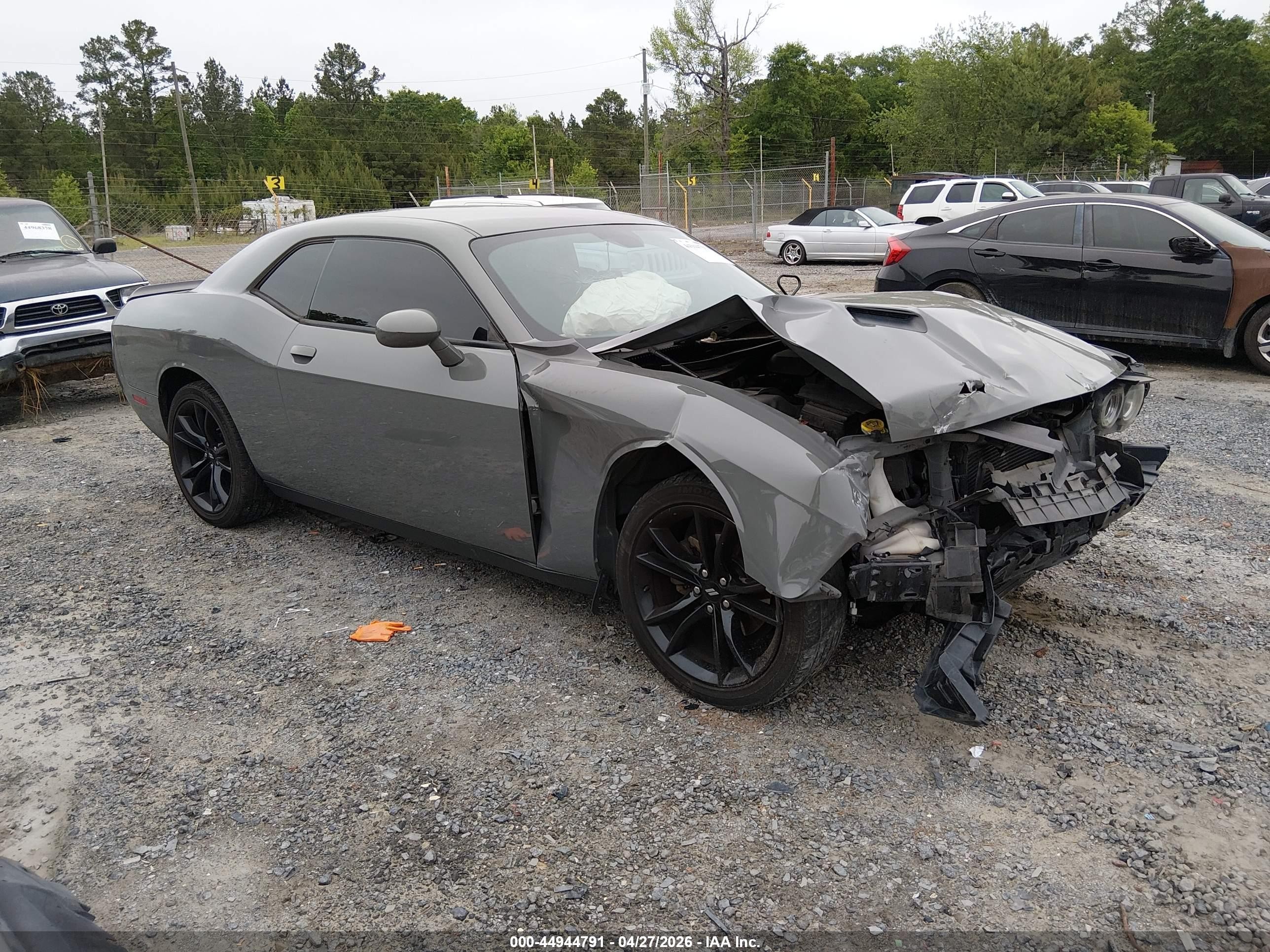 2018 Dodge Challenger SXT, VIN 2C3CDZAG4JH251347 — Front end
