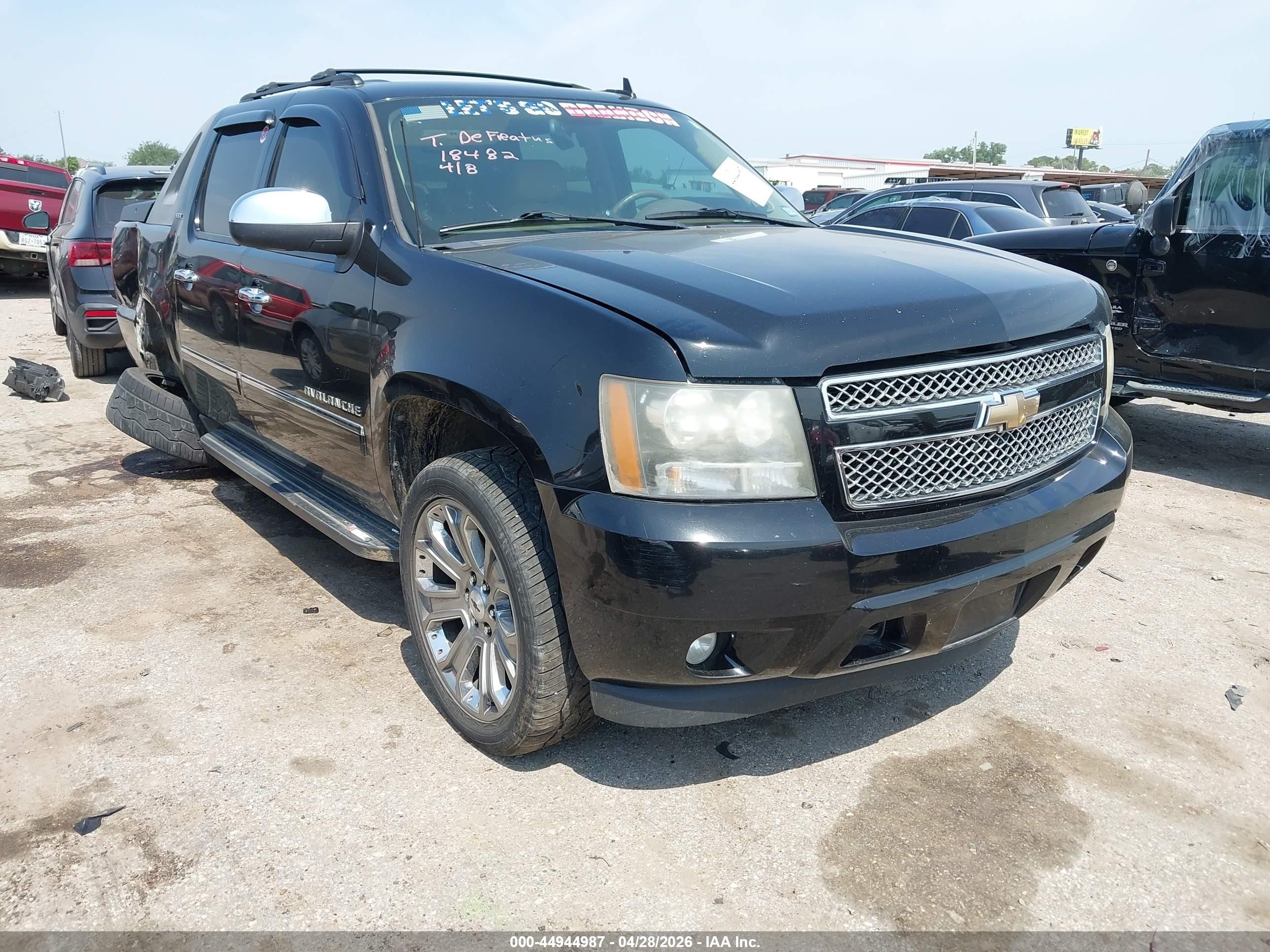 2011 Chevrolet Avalanche LTZ, VIN 3GNTKGE39BG259658 — Side