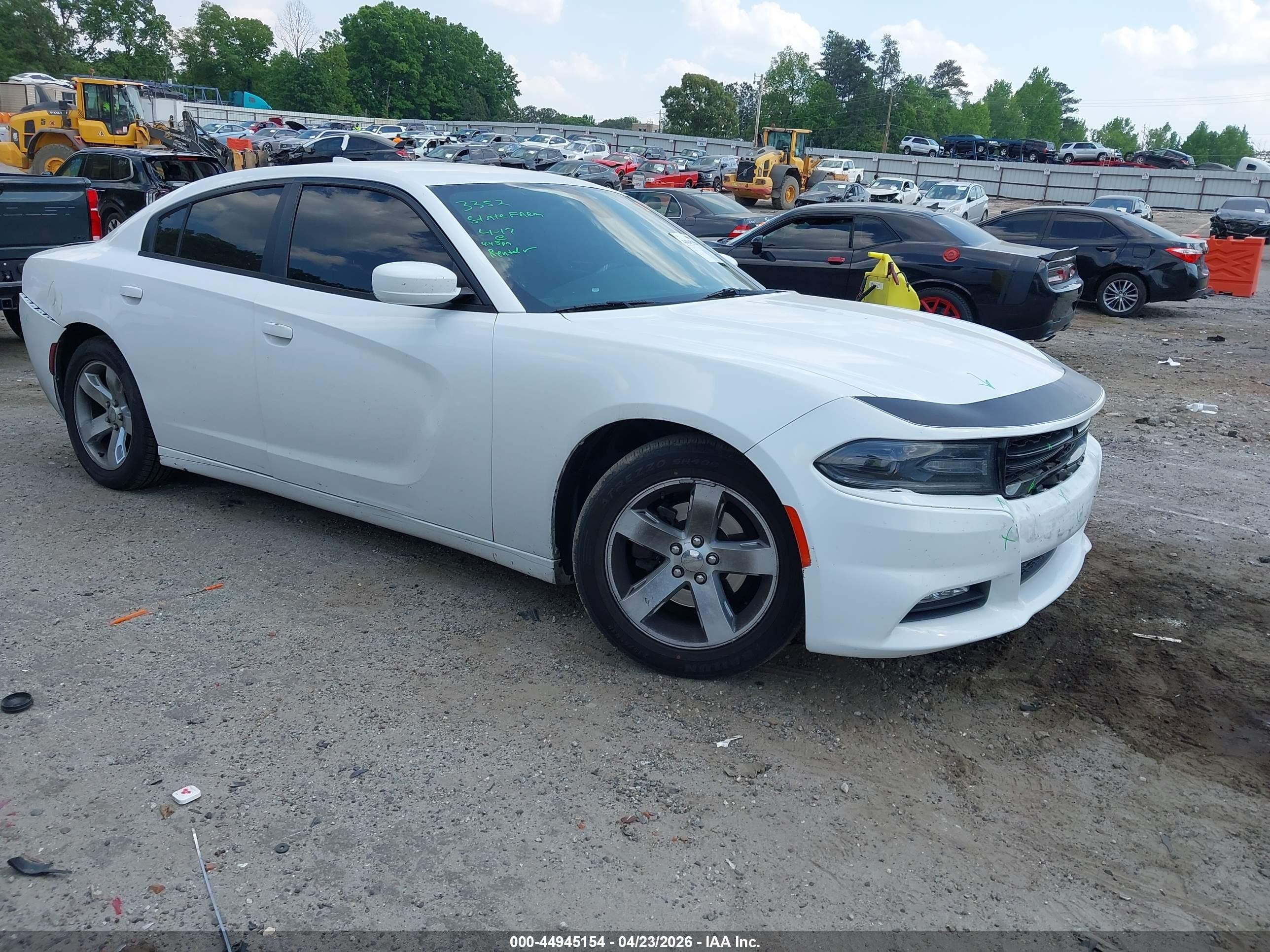 2015 Dodge Charger SXT, VIN 2C3CDXHG5FH862781 — Front end