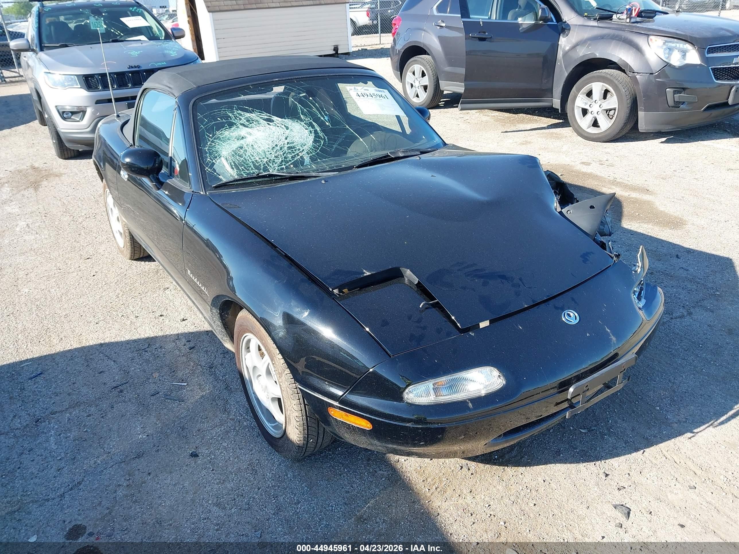 1996 Mazda MX-5 Miata, VIN JM1NA3535T0715982 — Front end