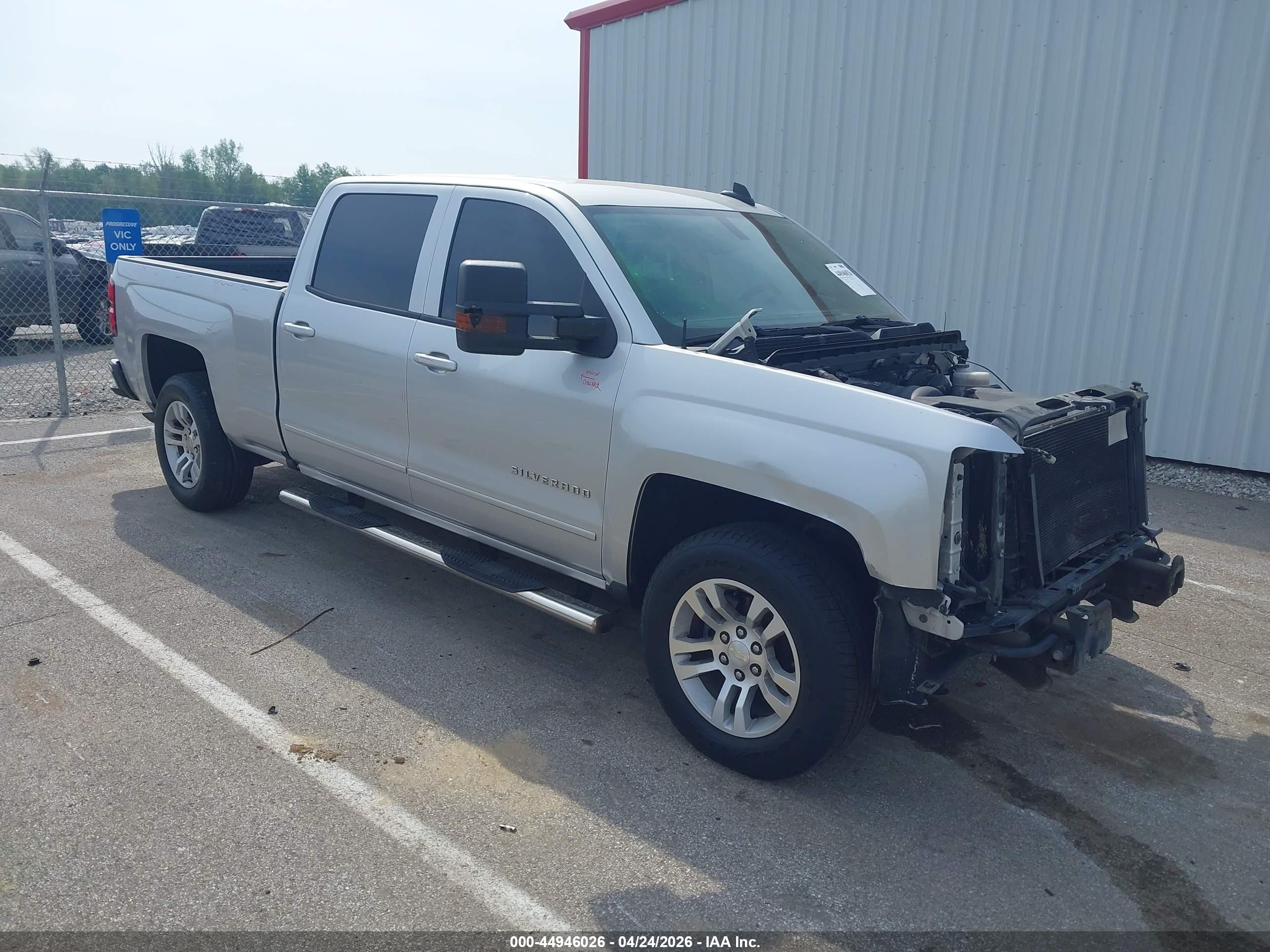 2018 Chevrolet Silverado 1500 LT, VIN 3GCUCREC4JG284892 — Front end