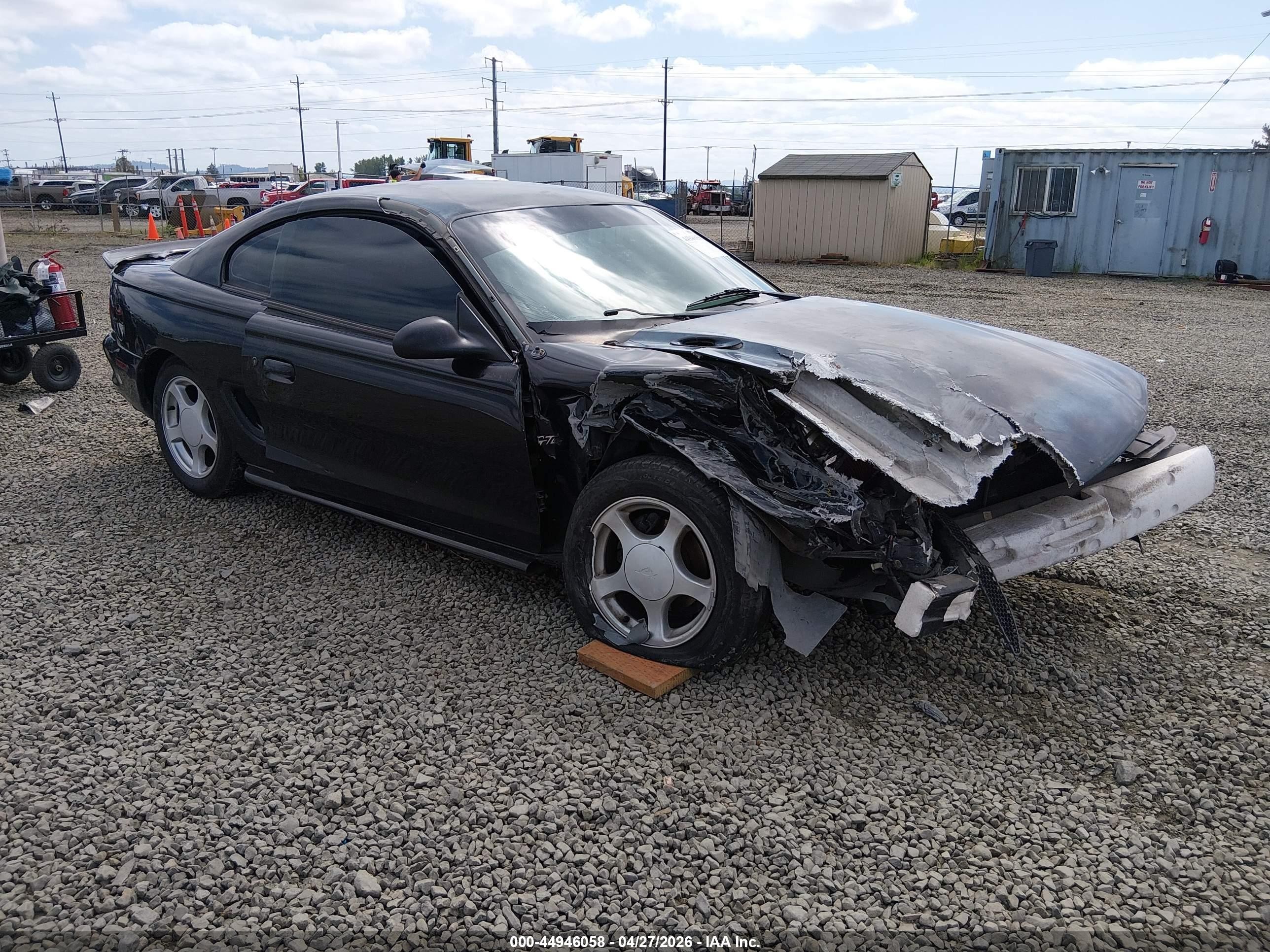 1996 Ford Mustang GT, VIN 1FALP42X4TF211400 — Front end