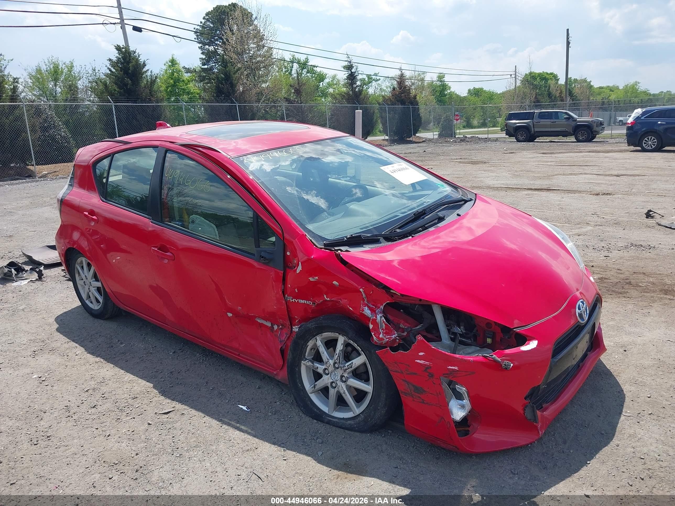2015 Toyota Prius Two, VIN JTDKDTB39F1106200 — Front end