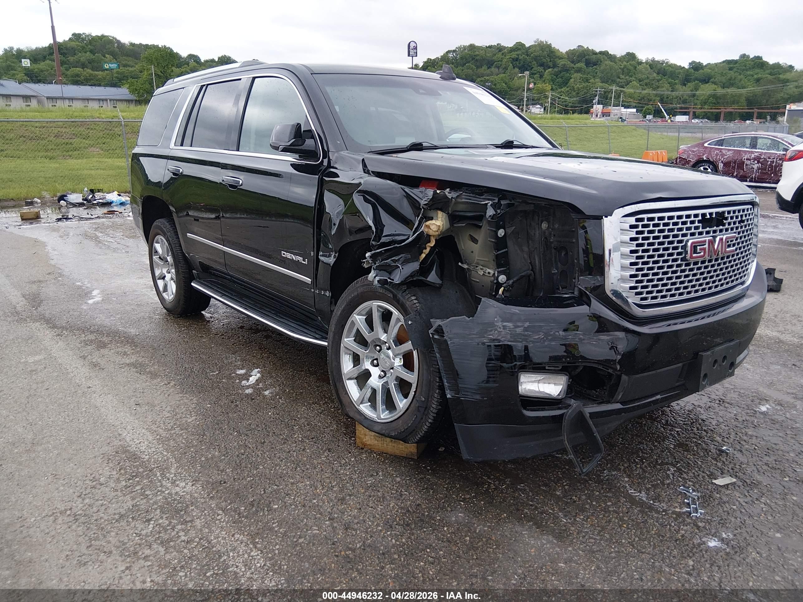 2017 GMC Yukon Denali, VIN 1GKS2CKJ1HR335323 — Front end