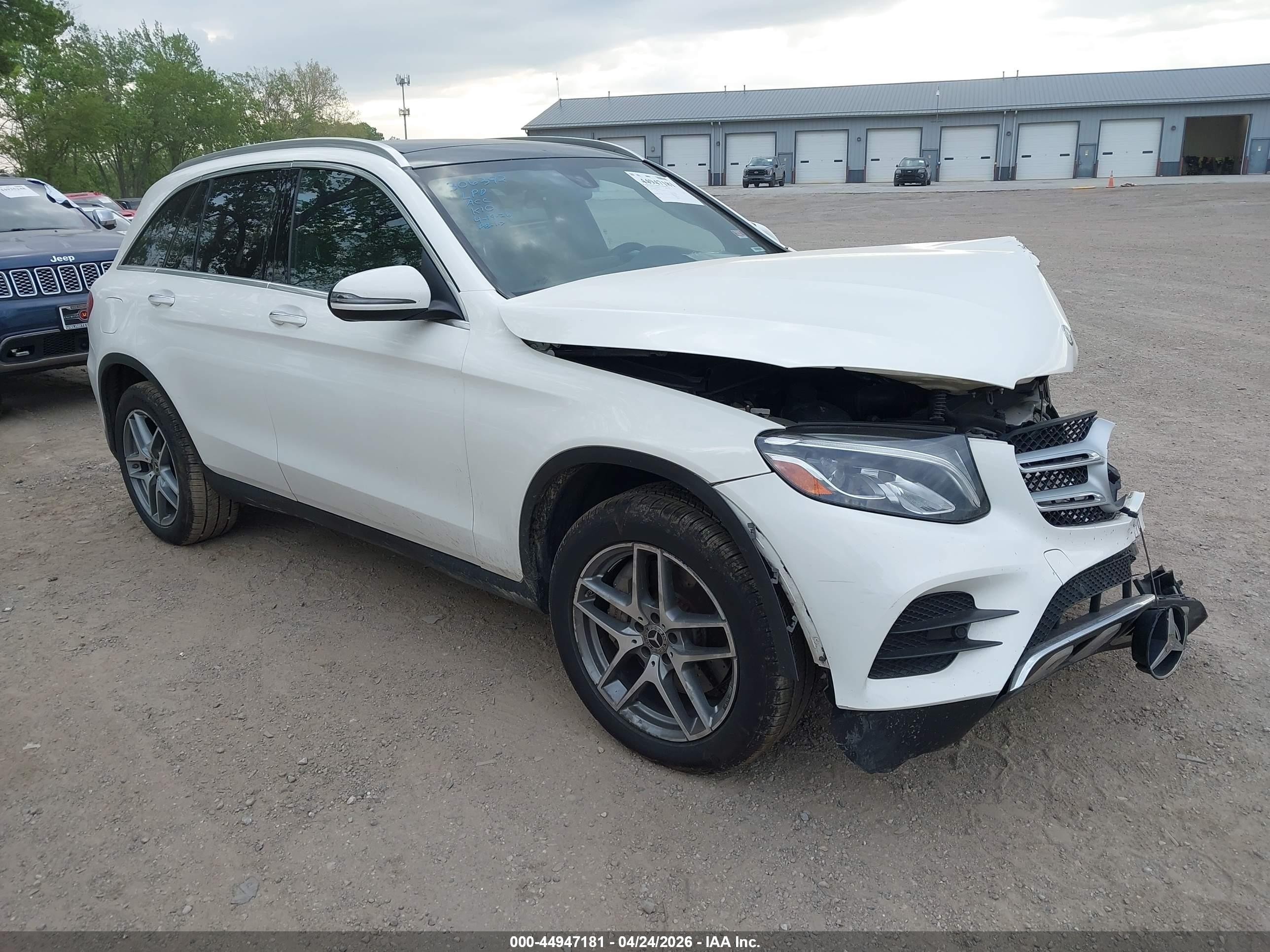 2019 Mercedes-Benz GLC 300, VIN WDC0G4KB4K1001290 — Front end