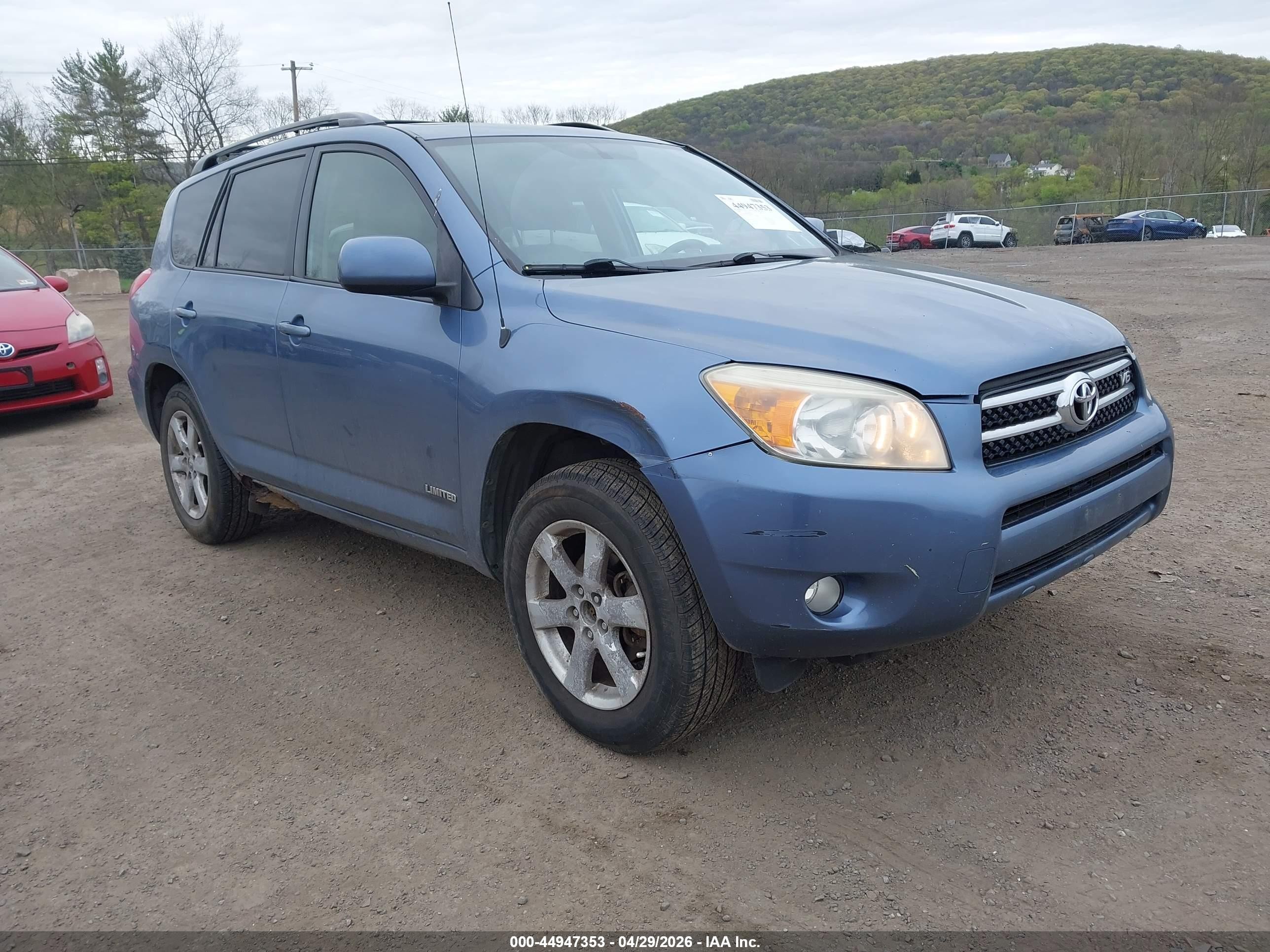 2008 Toyota RAV4 Limited, VIN JTMBK31V286038515 — Front end