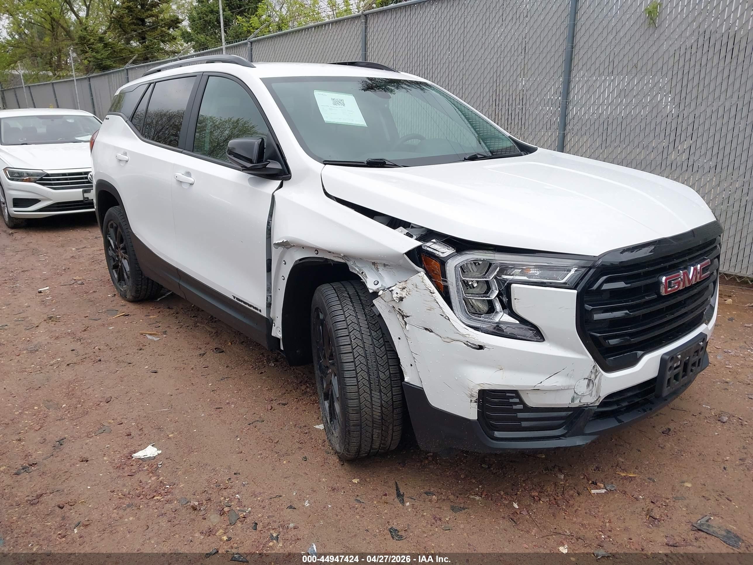 2024 GMC Terrain SLE, VIN 3GKALTEG5RL210987 — Front end