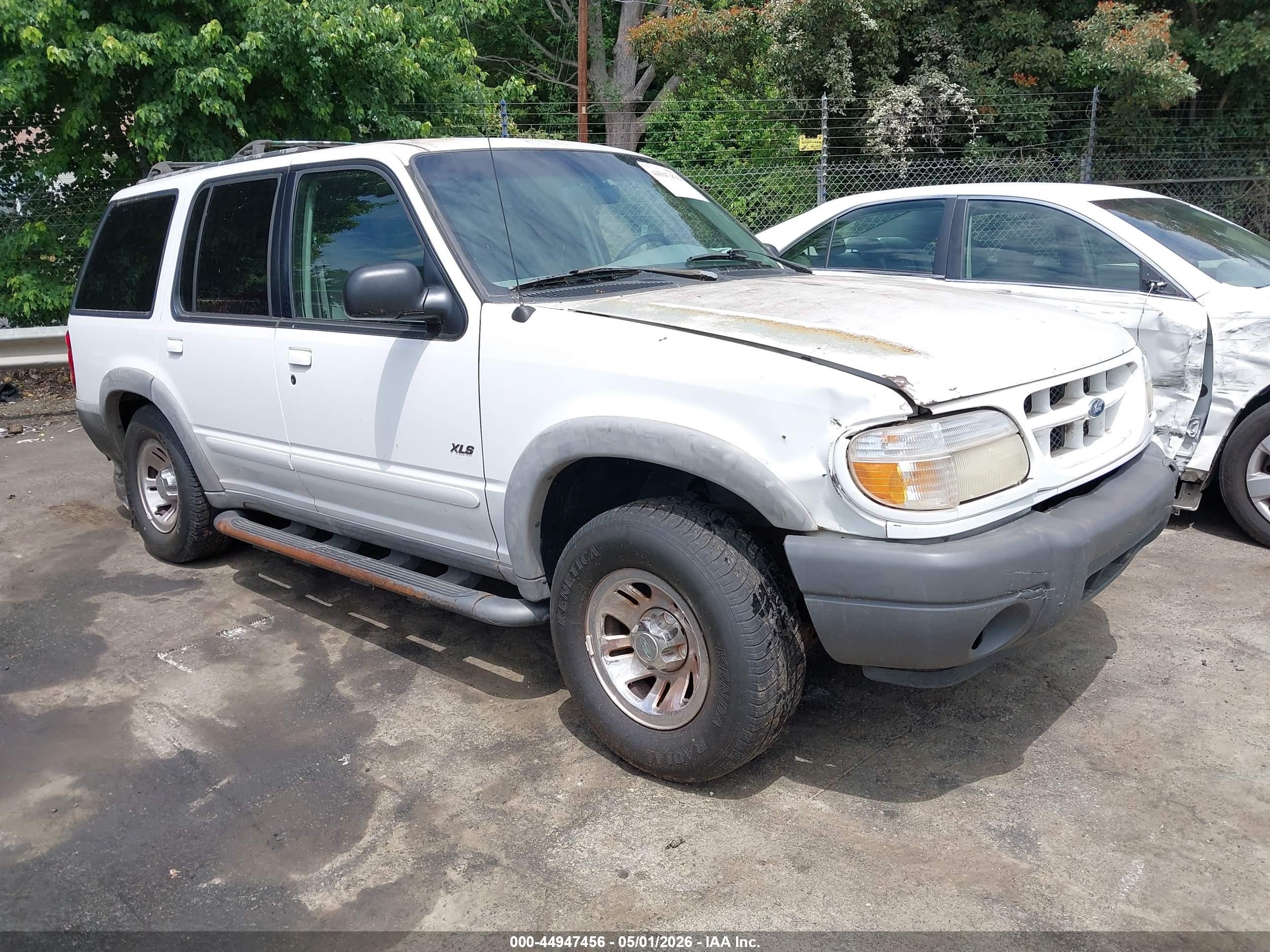 2001 Ford Explorer XLS, VIN 1FMZU72E61ZA11915 — Rear end
