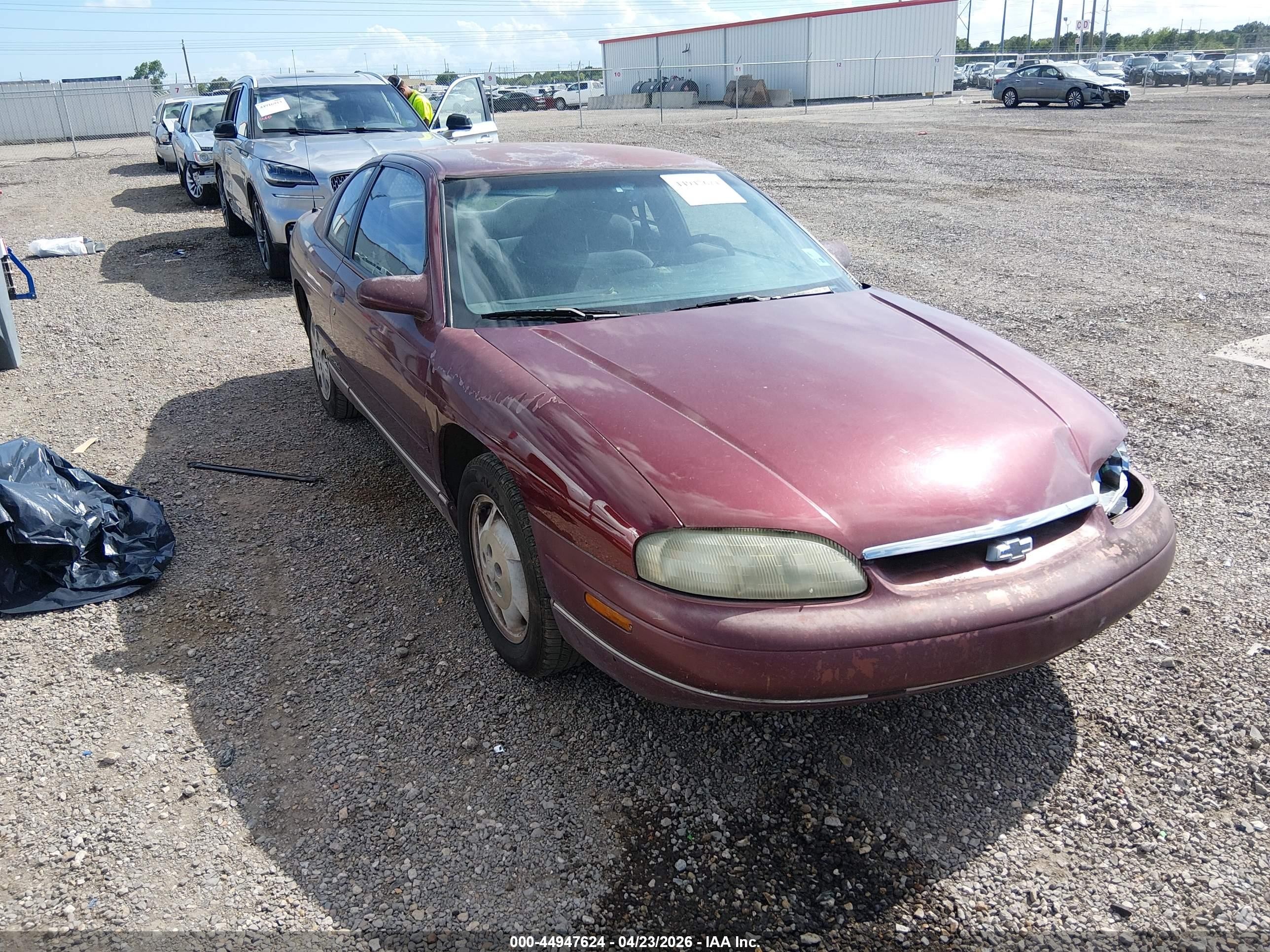 1996 Chevrolet Monte Carlo LS, VIN 2G1WW12M5T9311828 — Front end