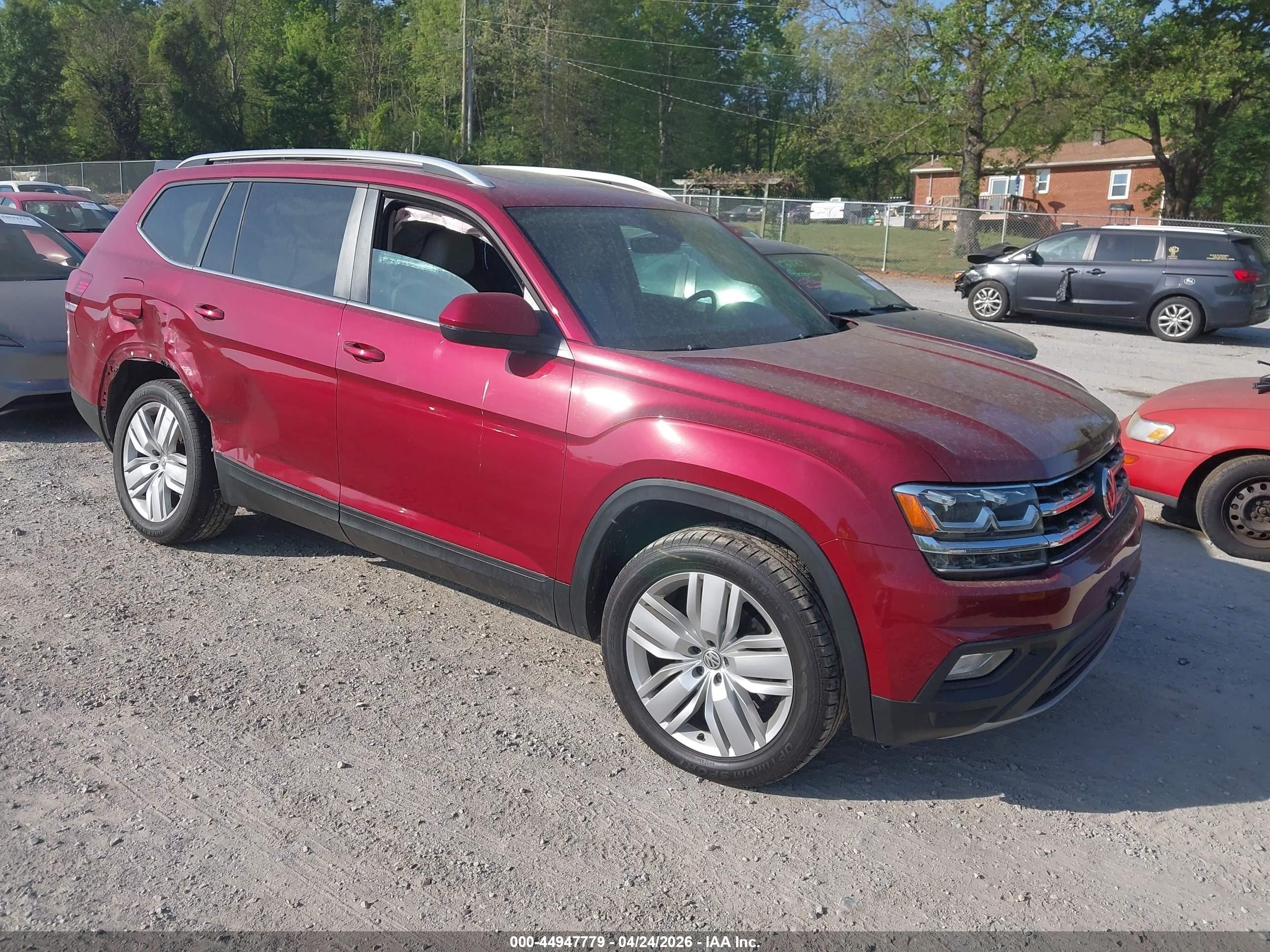 2019 Volkswagen Atlas SE, VIN 1V2WR2CA8KC540325 — Side