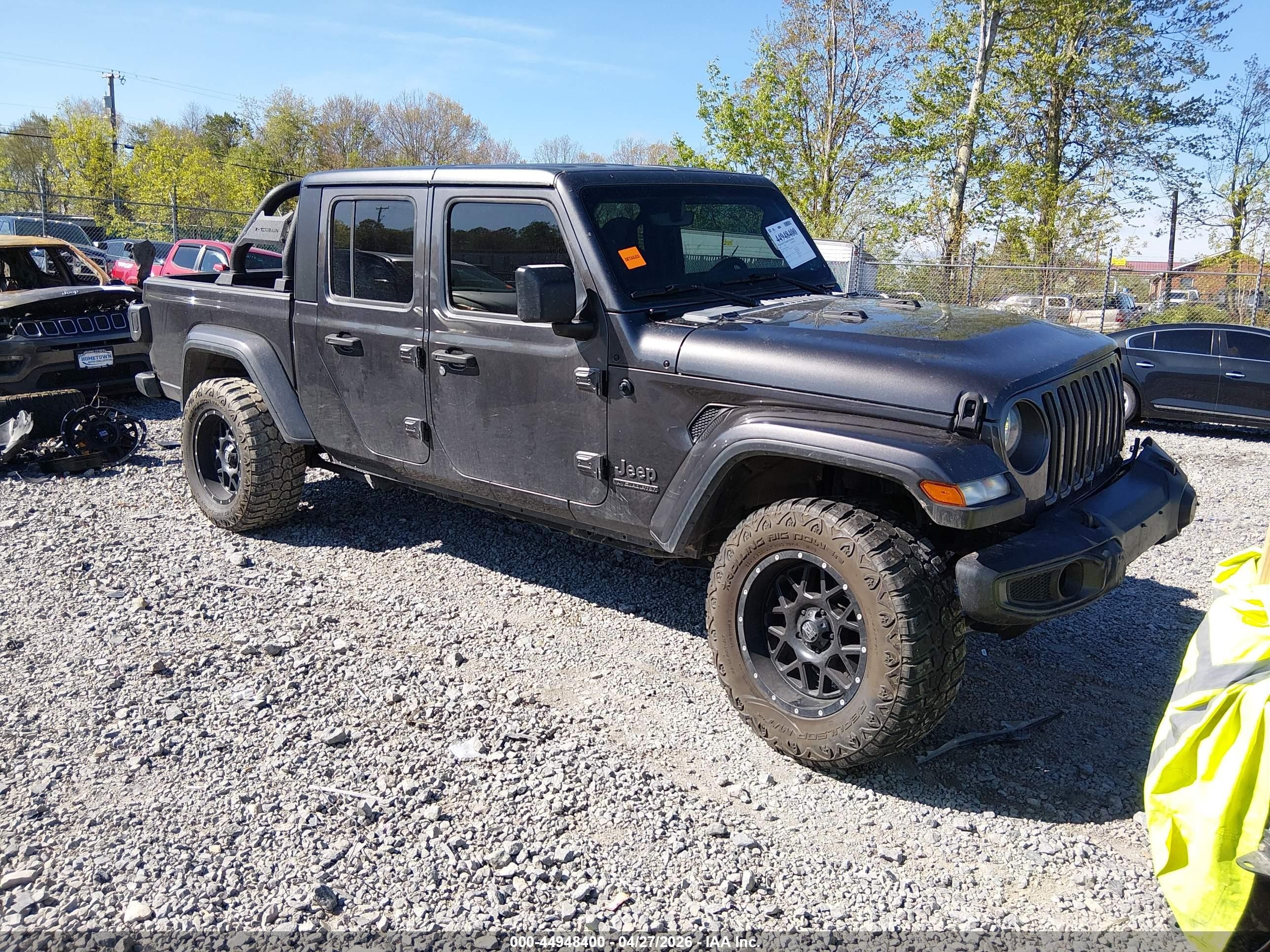 2021 Jeep Gladiator Sport S, VIN 1C6HJTAGXML526869 — Front end