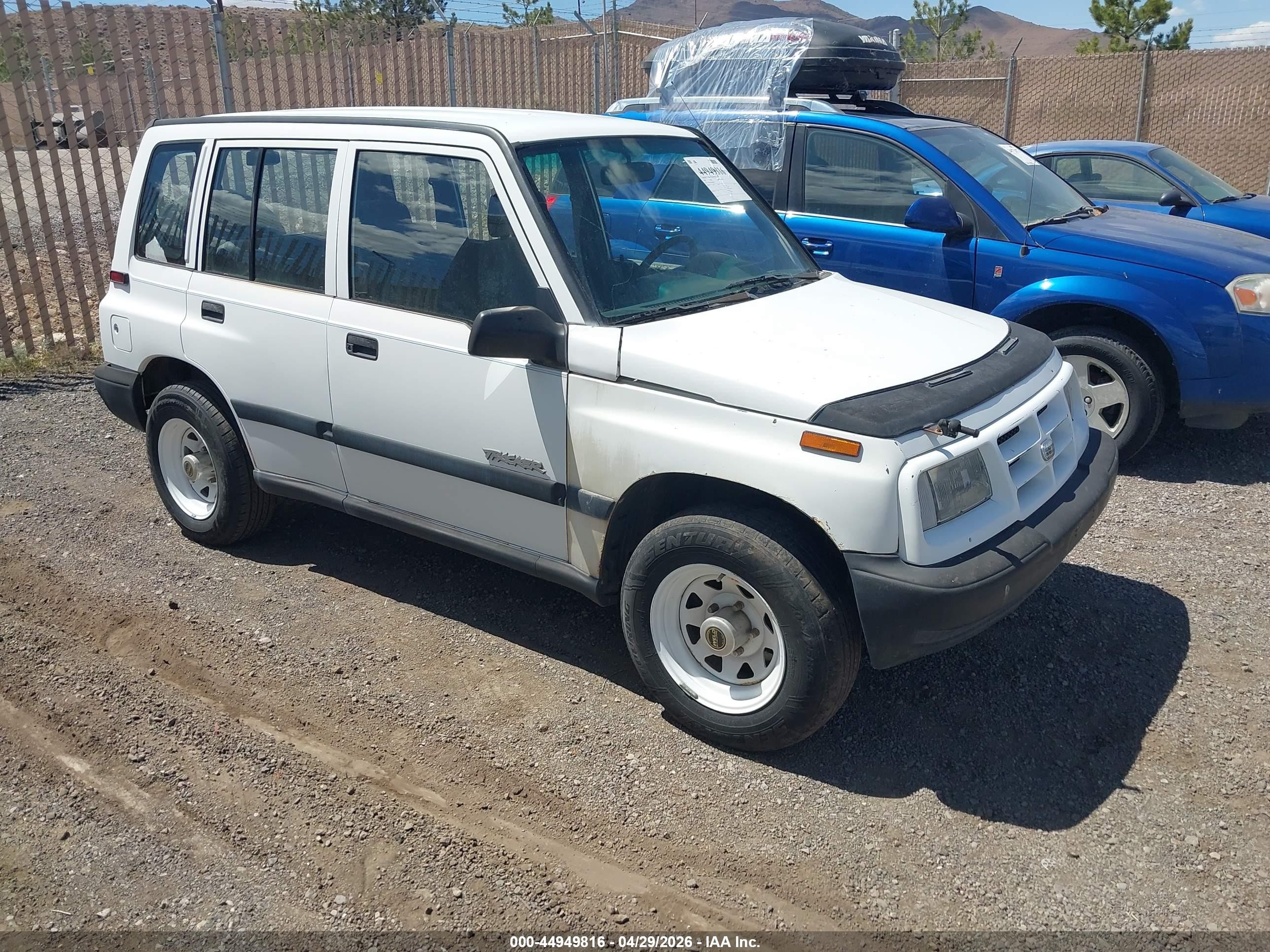 1996 Geo Tracker, VIN 2CNBJ1360T6908077 — Normal wear