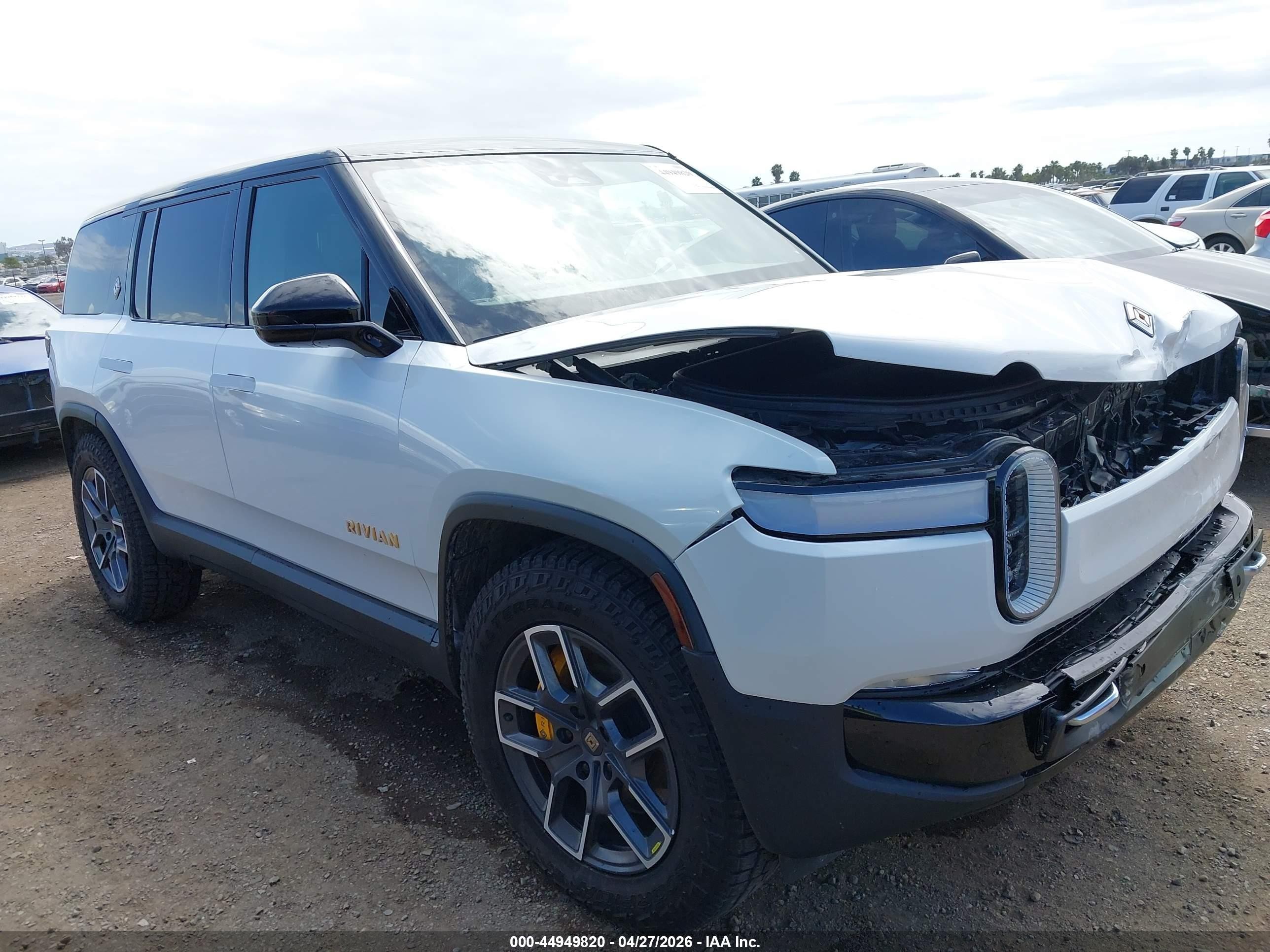 2023 Rivian R1S Adventure, VIN 7PDSGABAXPN016356 — Front end