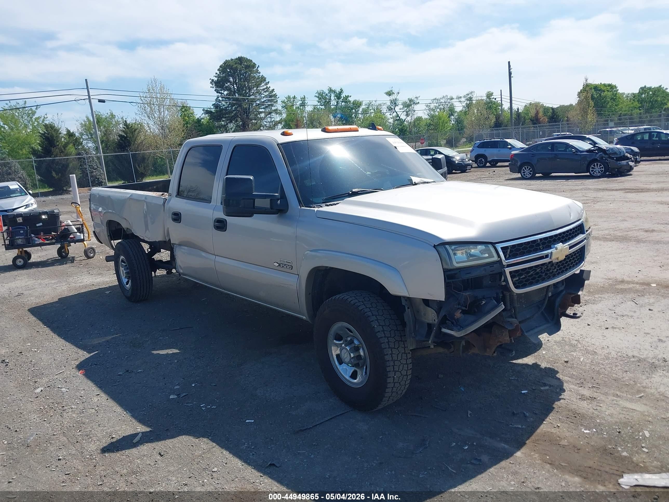 2007 Chevrolet Silverado 3500 SRW LT2, VIN 1GCHK33D17F142460 — Side