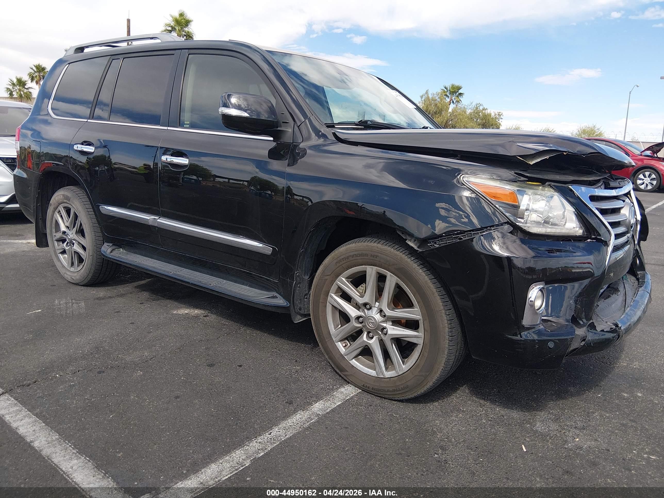 2013 Lexus LX 570, VIN JTJHY7AX0D4100336 — Перед
