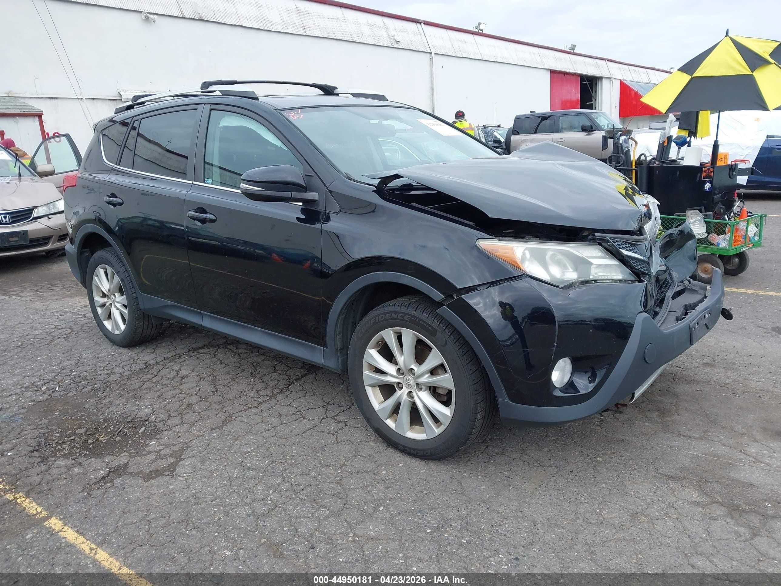 2015 Toyota RAV4 Limited, VIN 2T3DFREV8FW237638 — Front end