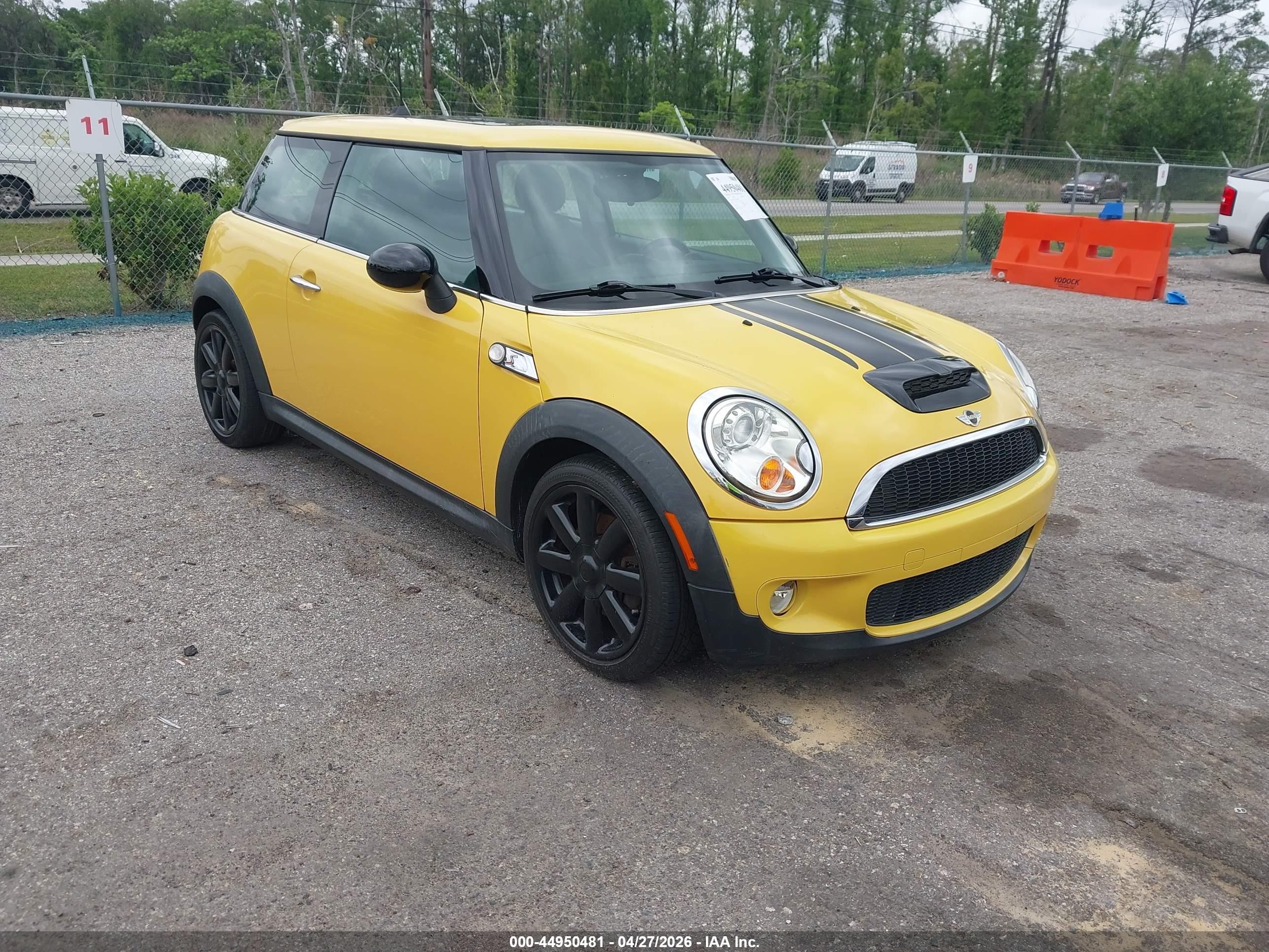 2007 MINI Hardtop S, VIN WMWMF73557TL88560 — Перед